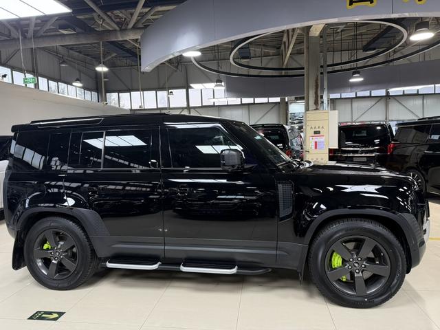 Land Rover Defender 2021 thumb 2