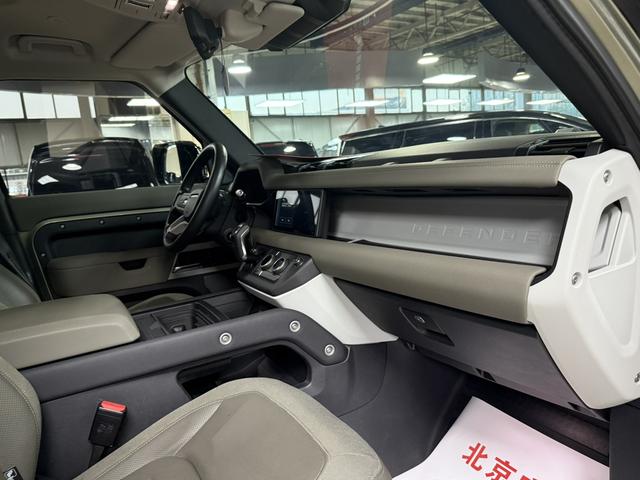Land Rover Defender 2021 thumb 7