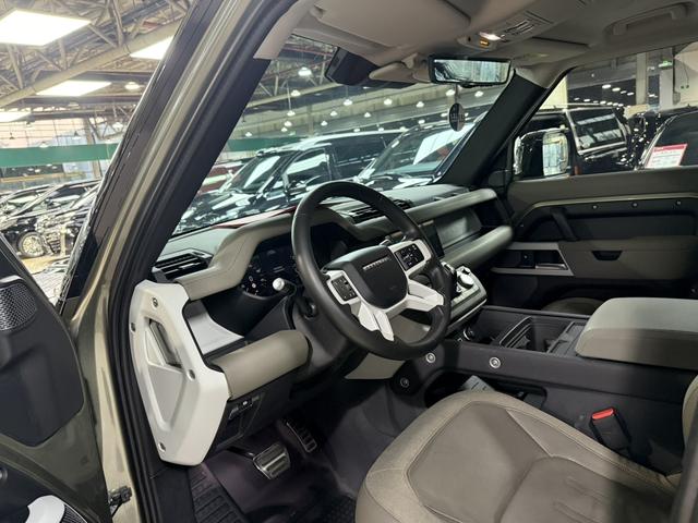 Land Rover Defender 2021 thumb 10