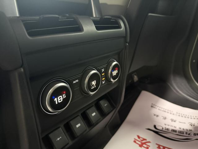 Land Rover Defender 2021 thumb 11