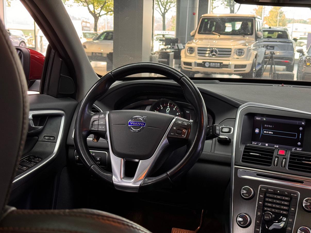 Volvo XC60 2014 thumb 9