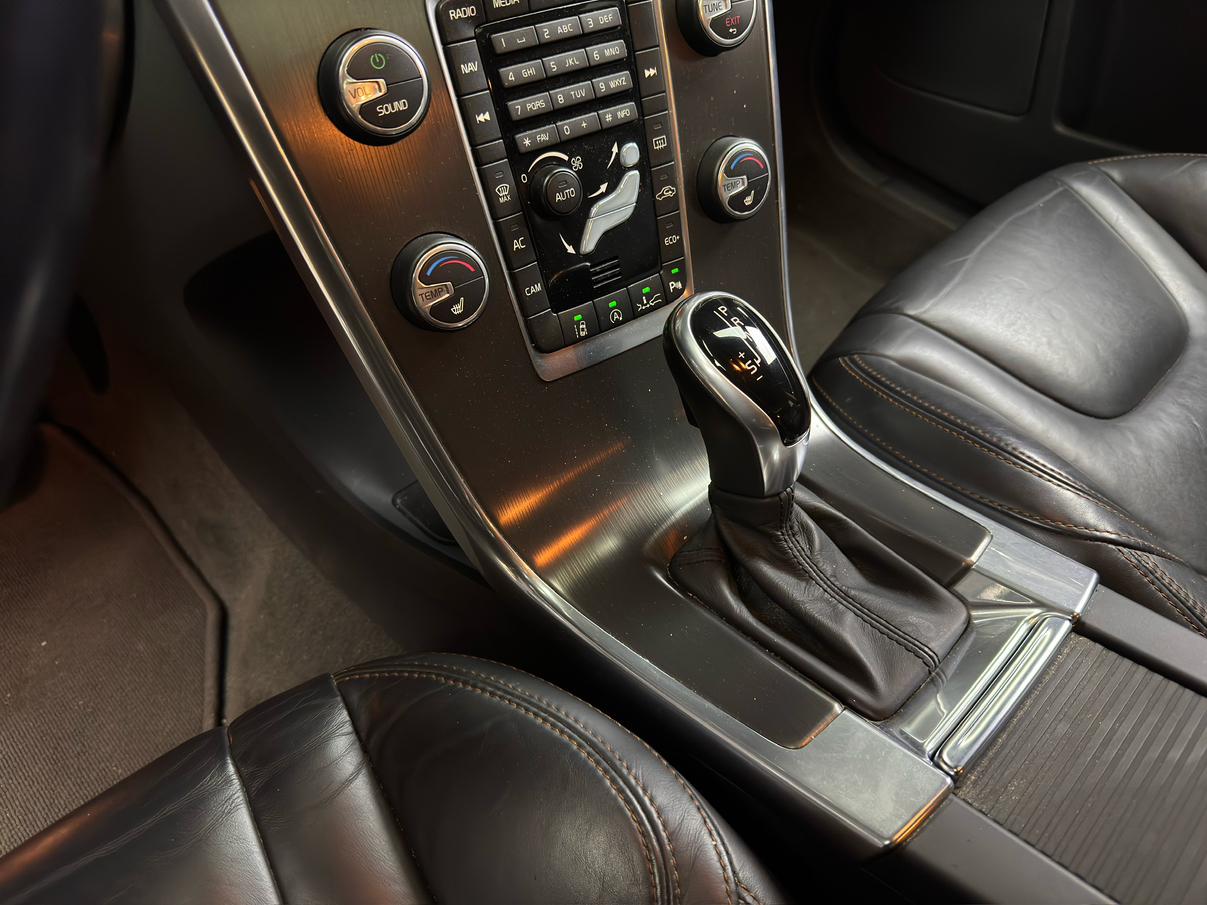 Volvo XC60 2014 thumb 10