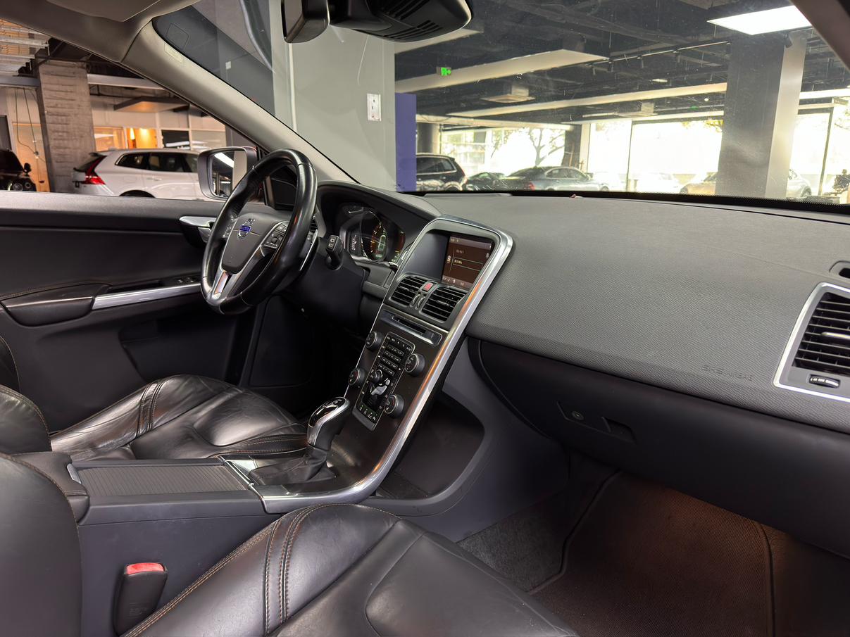 Volvo XC60 2014 thumb 11