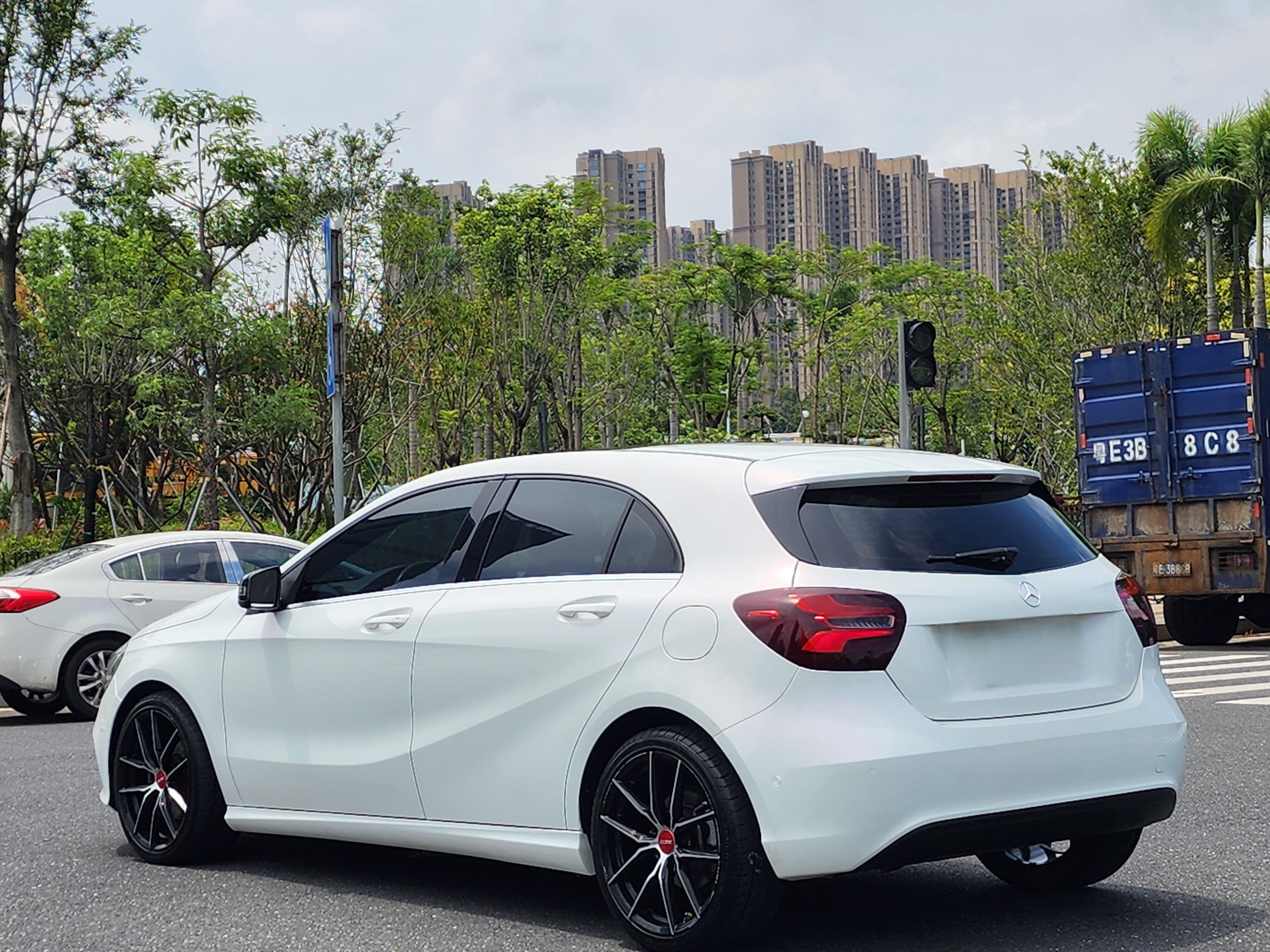 Mercedes-Benz A-Class 2018 thumb 3