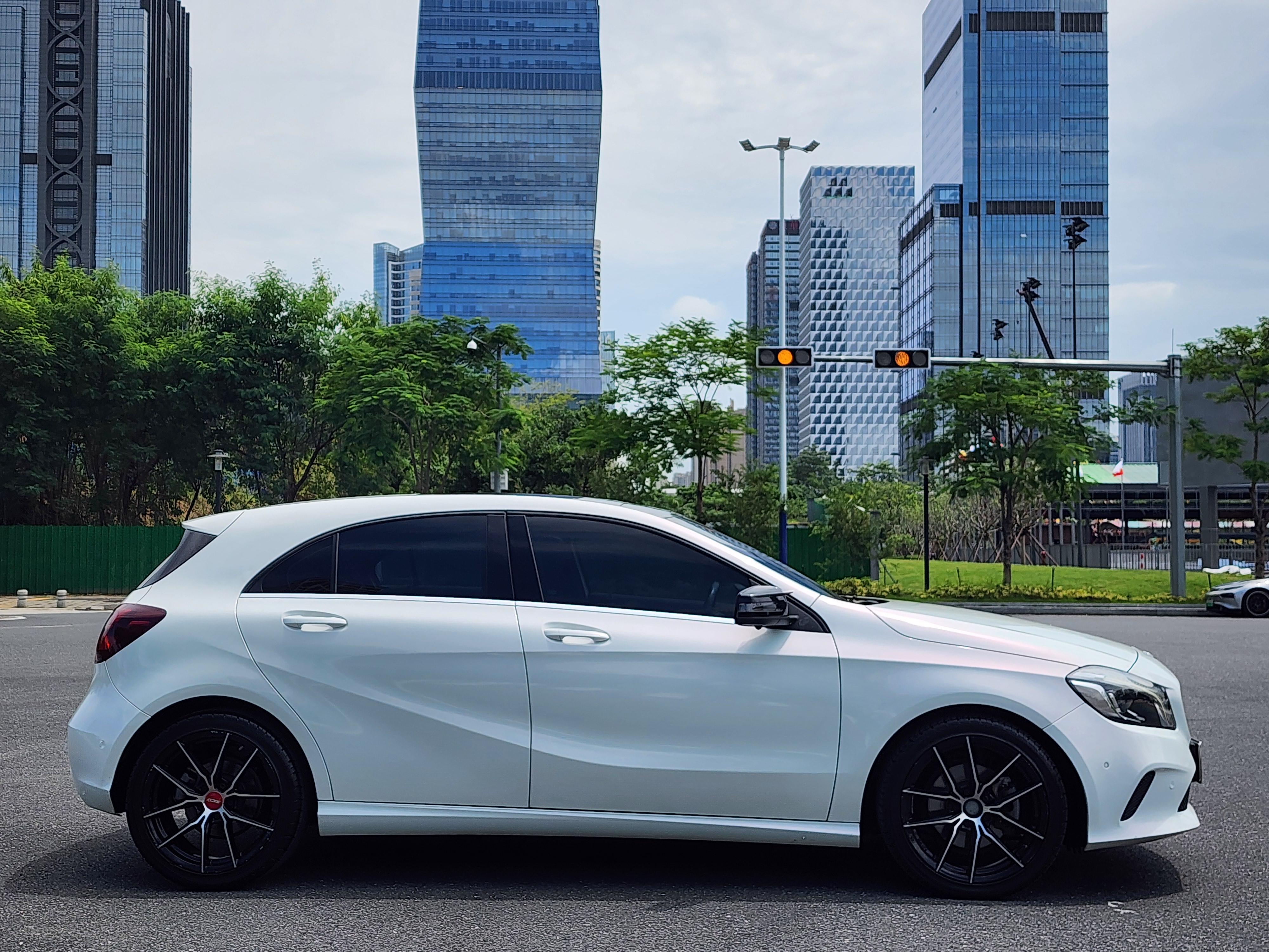Mercedes-Benz A-Class 2018 thumb 6