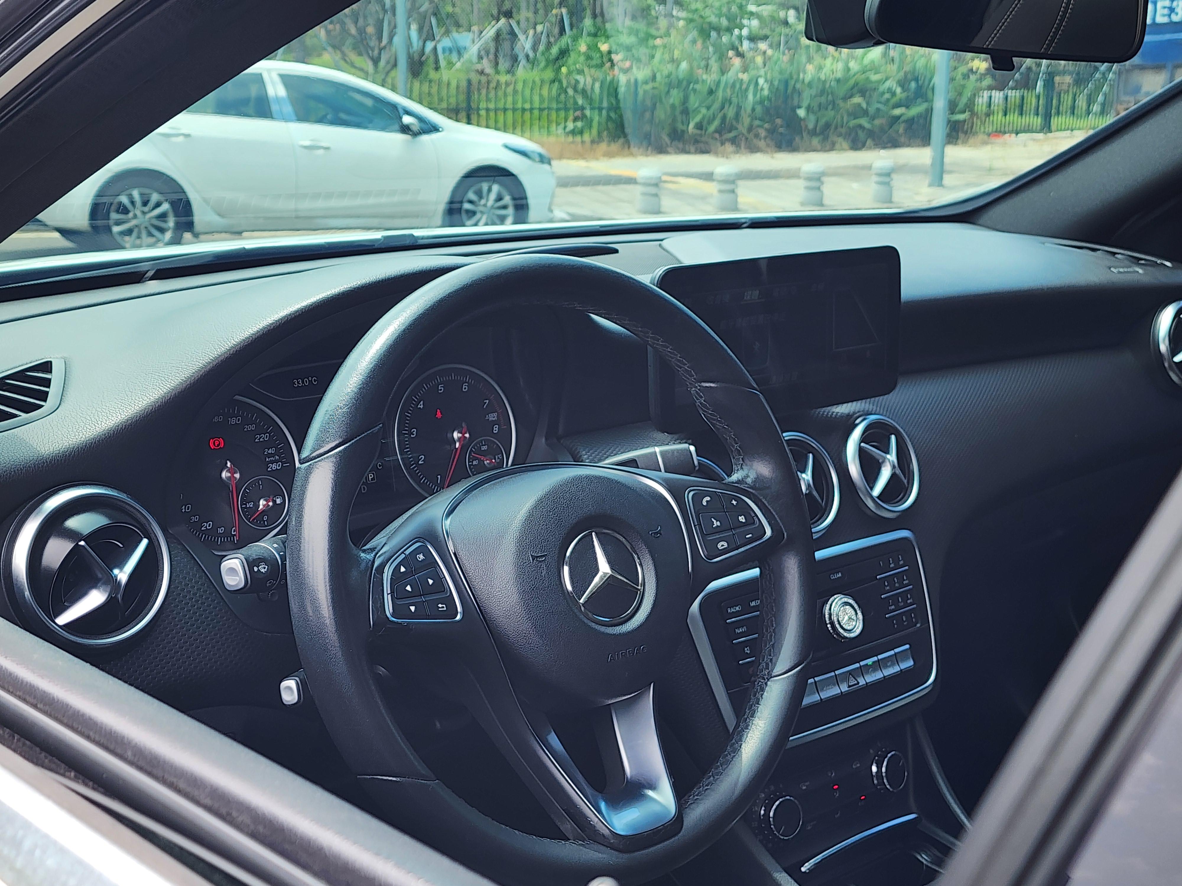 Mercedes-Benz A-Class 2018 thumb 11
