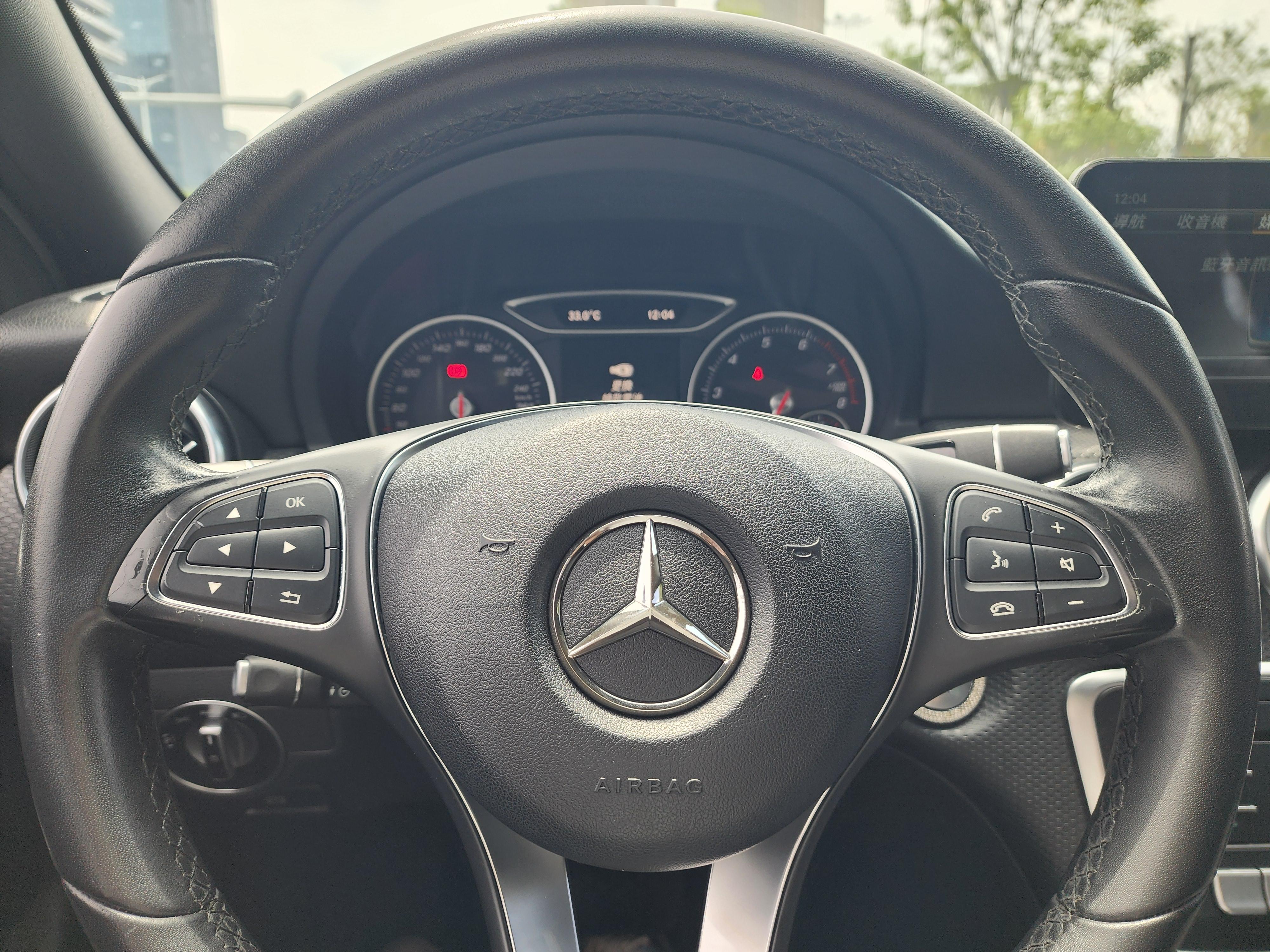 Mercedes-Benz A-Class 2018 thumb 12