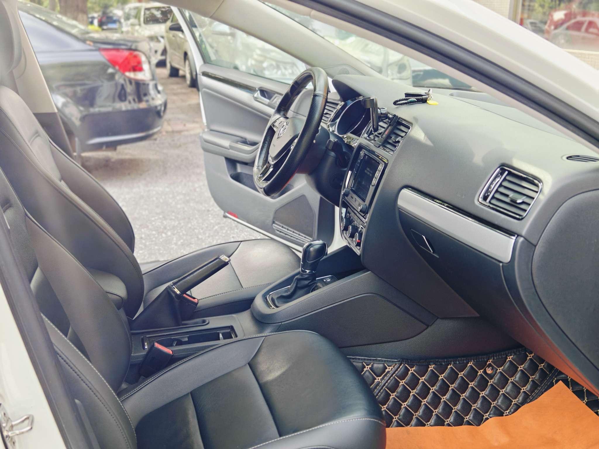 Volkswagen Sagitar 2018 thumb 4