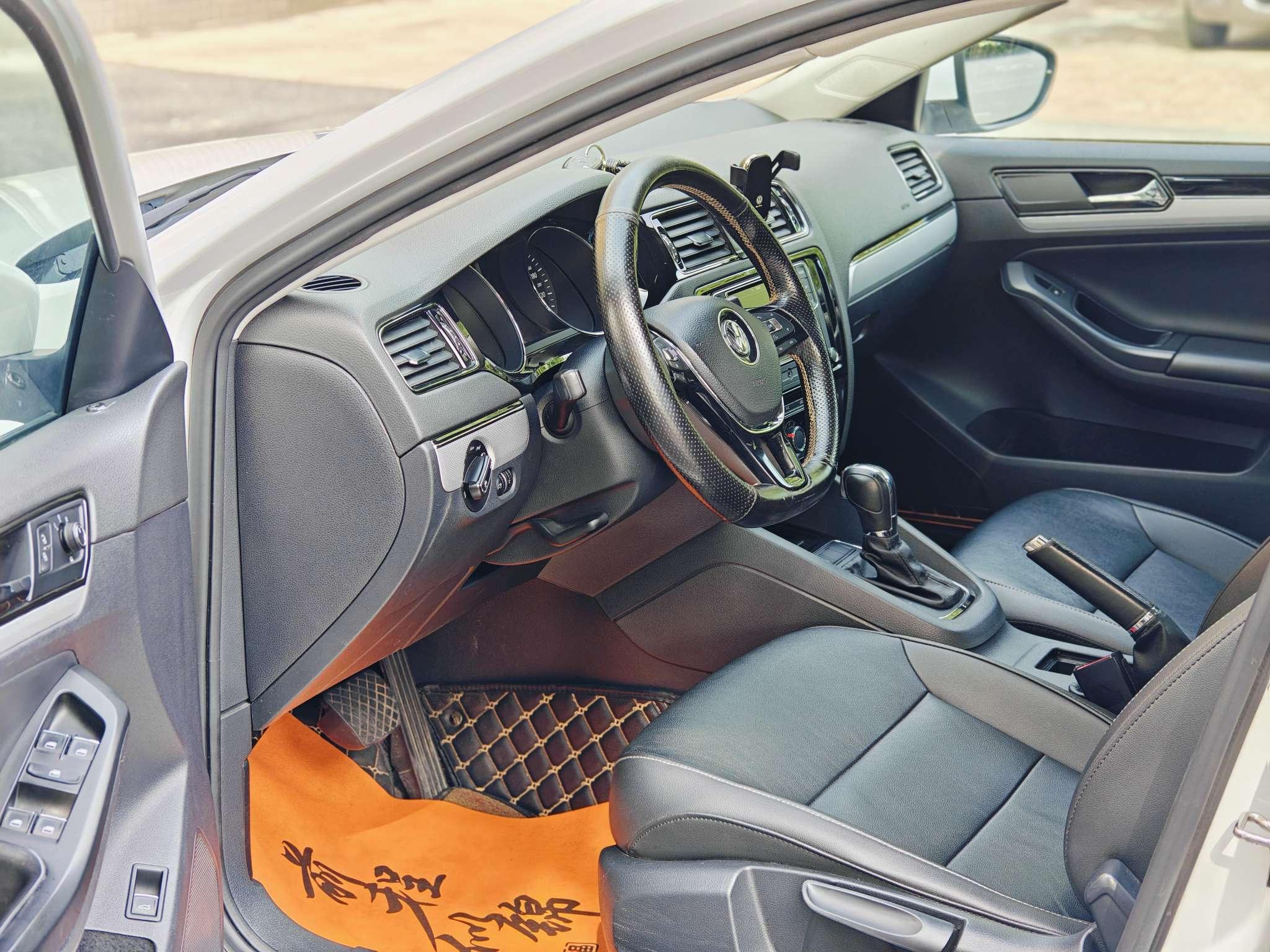 Volkswagen Sagitar 2018 thumb 7