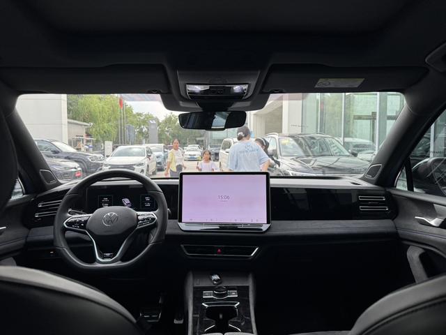 Volkswagen Tiguan 2024 thumb 2