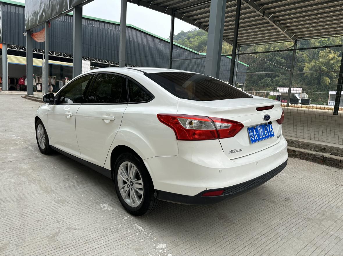 Ford Focus ST 2015 thumb 3