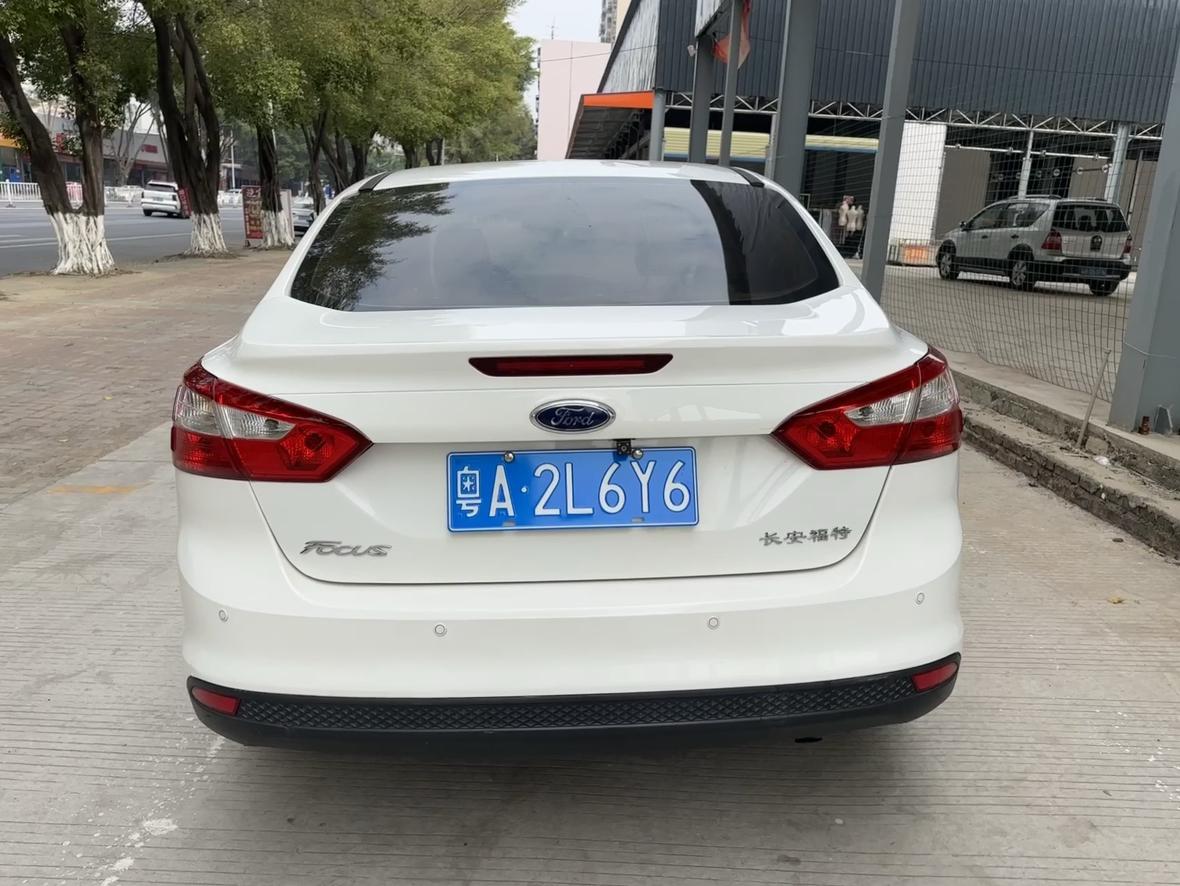 Ford Focus ST 2015 thumb 4