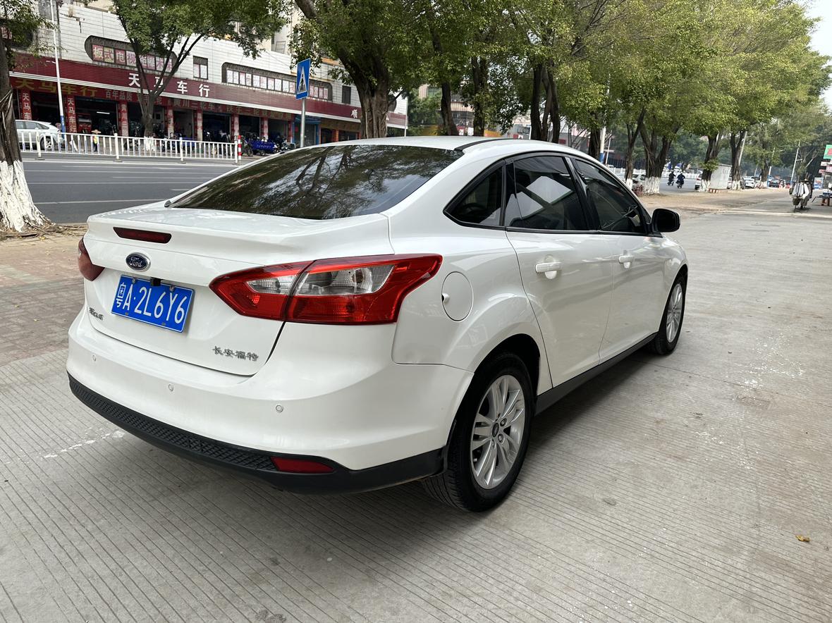 Ford Focus ST 2015 thumb 5