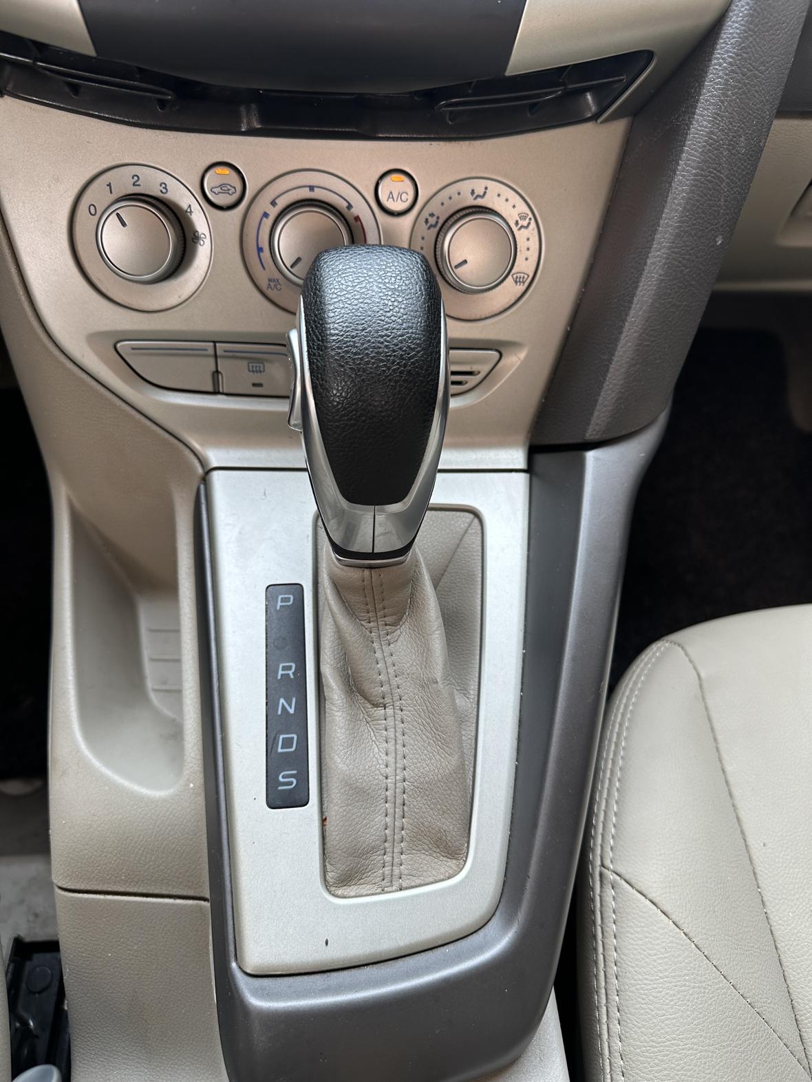 Ford Focus ST 2015 thumb 10