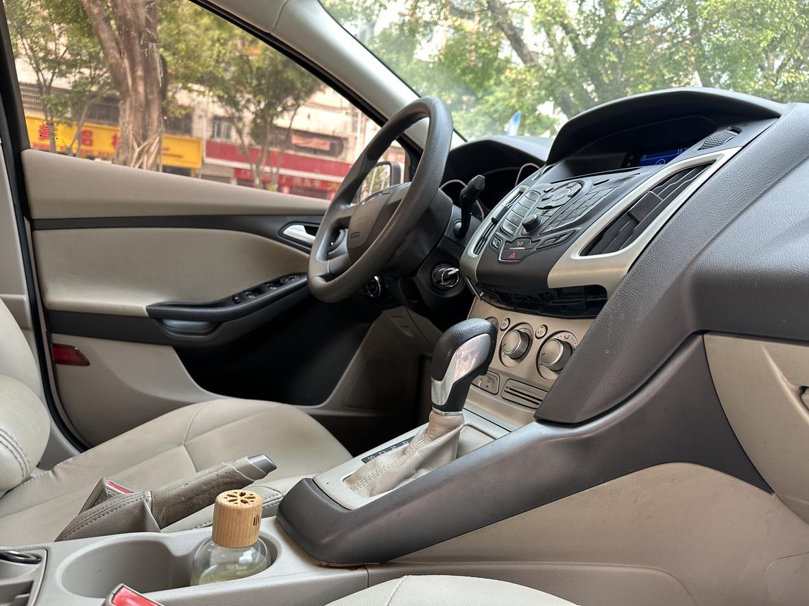 Ford Focus ST 2015 thumb 11