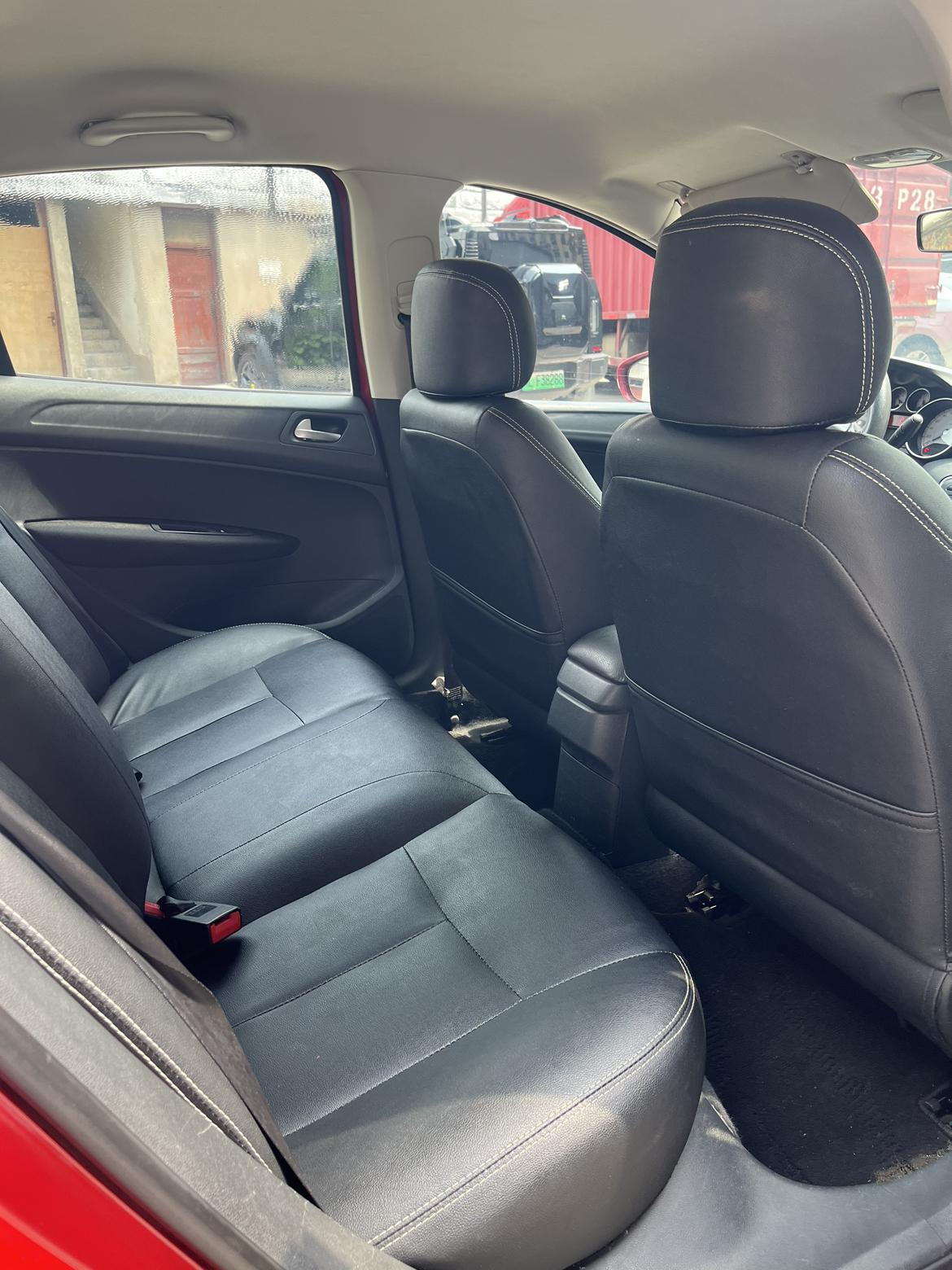 Peugeot 308 2012 thumb 4