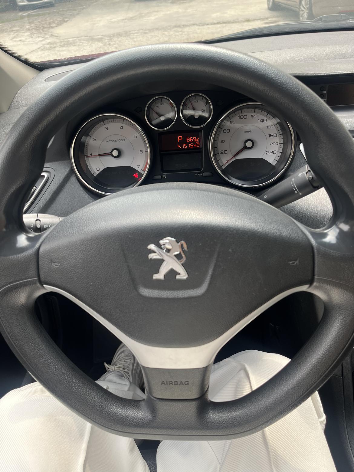 Peugeot 308 2012 thumb 7