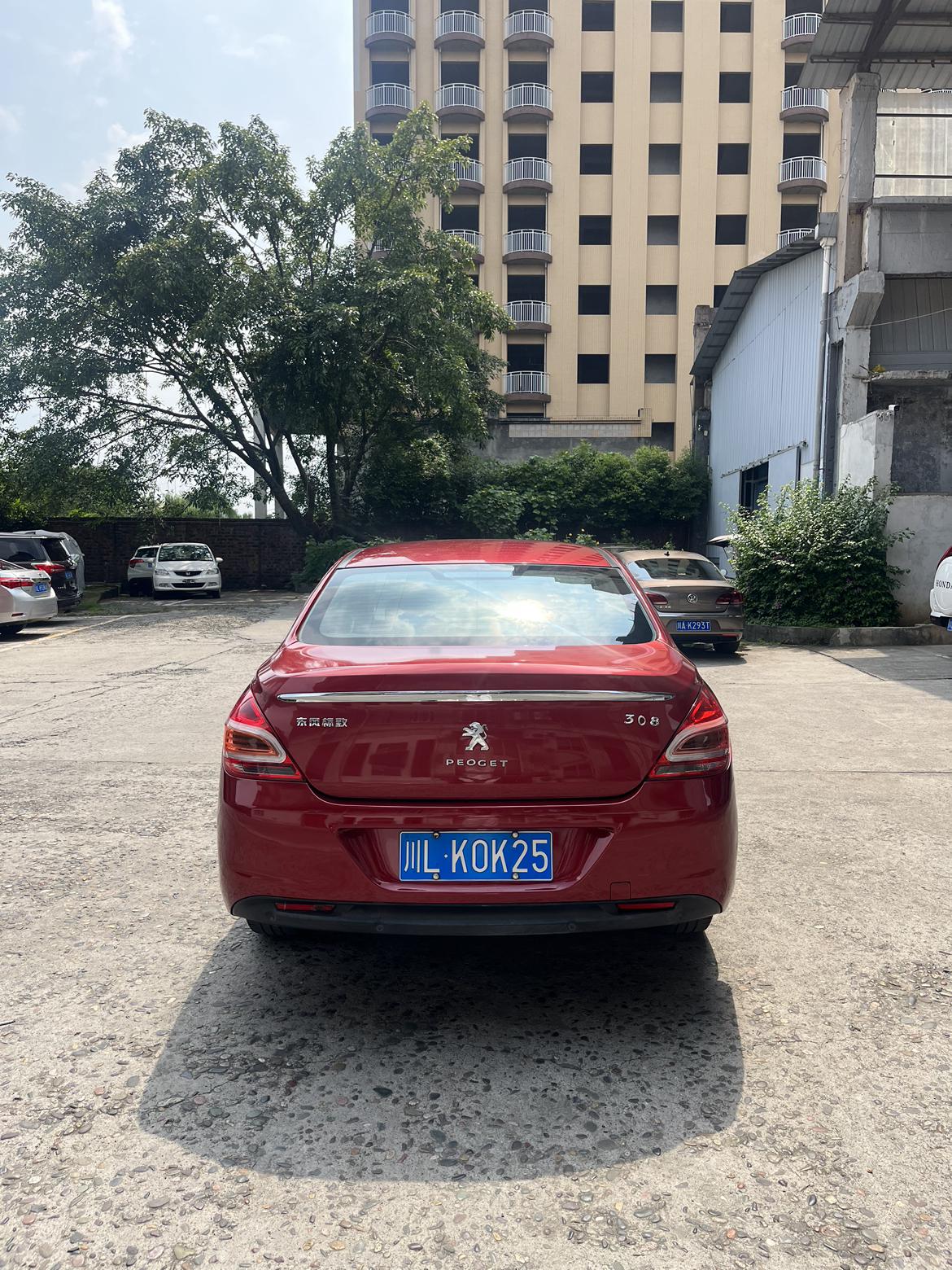 Peugeot 308 2012 thumb 11