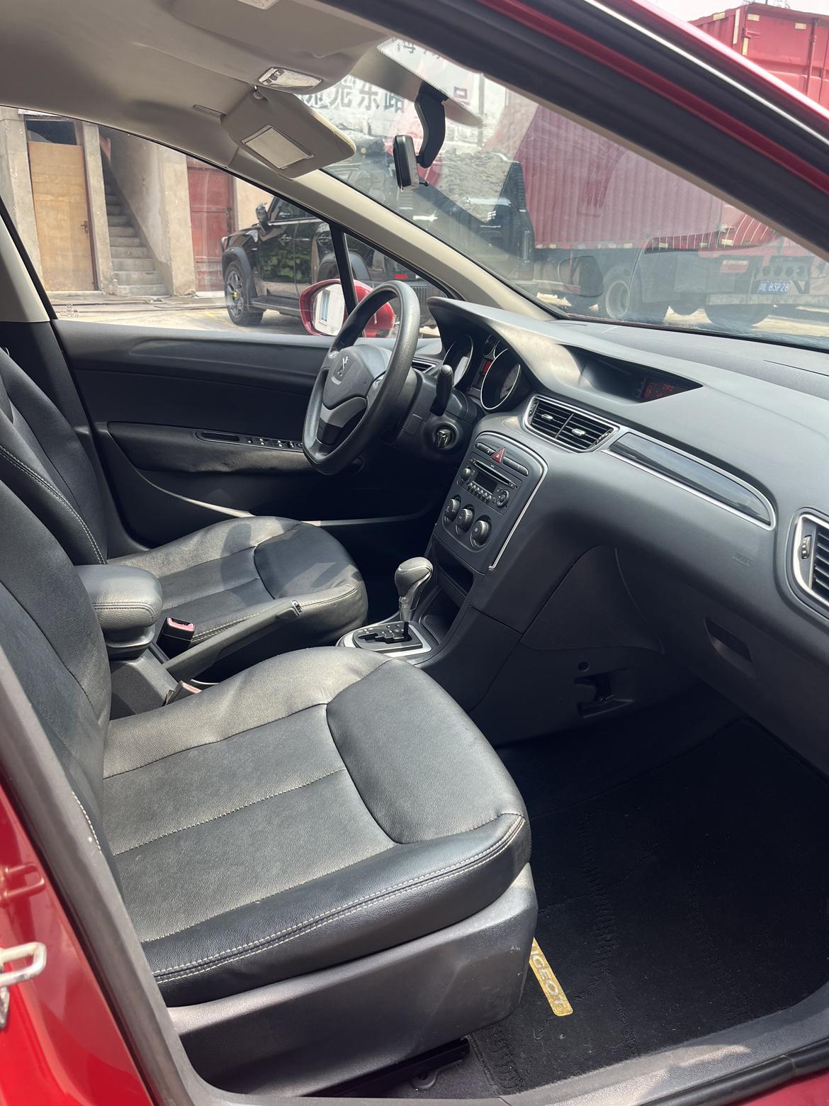 Peugeot 308 2012 thumb 12