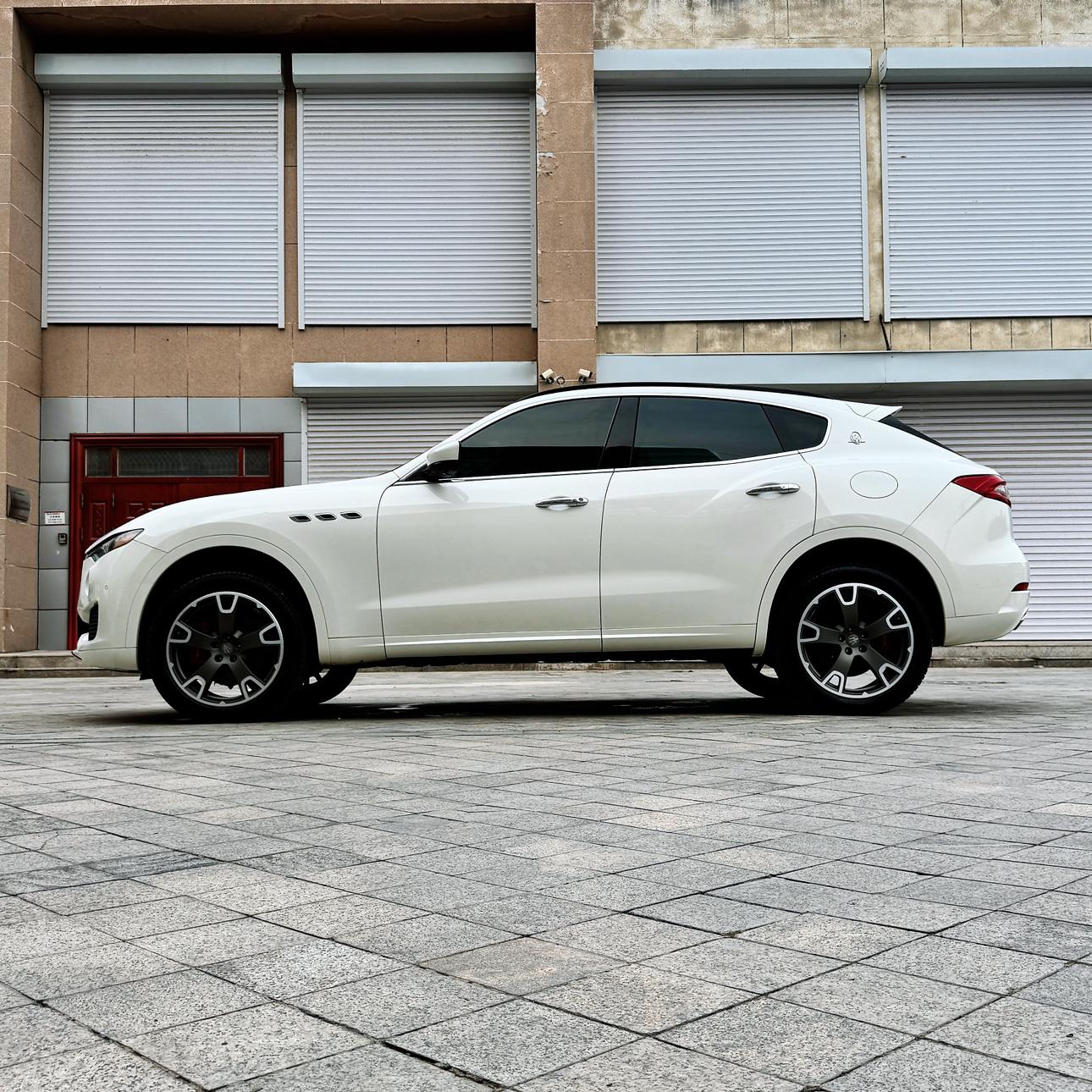 Maserati Levante 2017 thumb 2