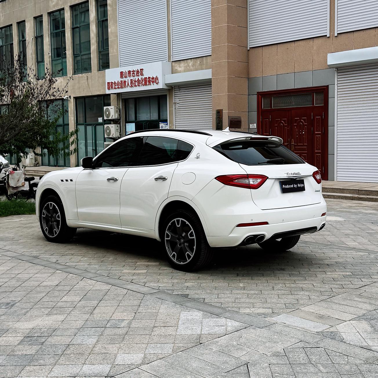 Maserati Levante 2017 thumb 3