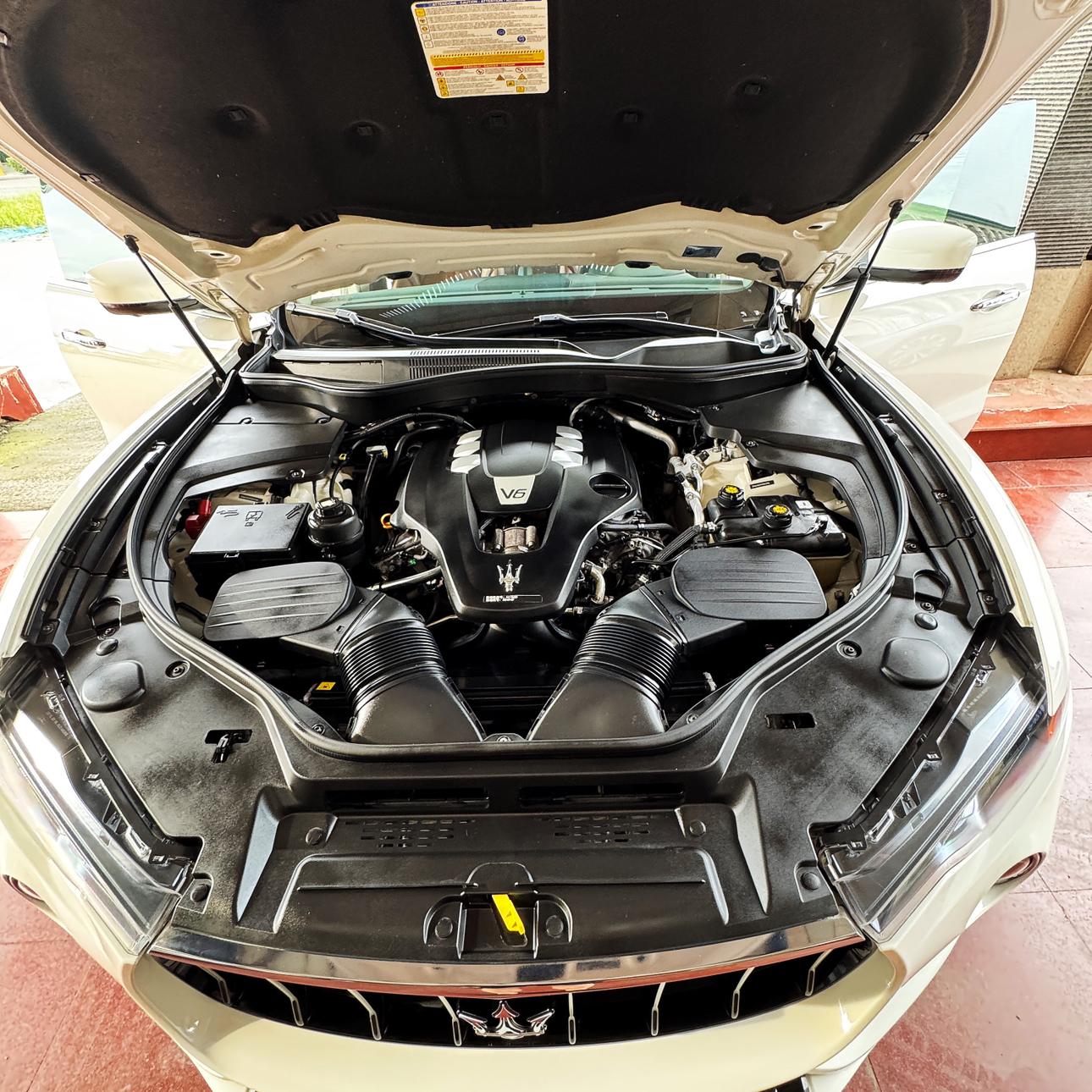 Maserati Levante 2017 thumb 7
