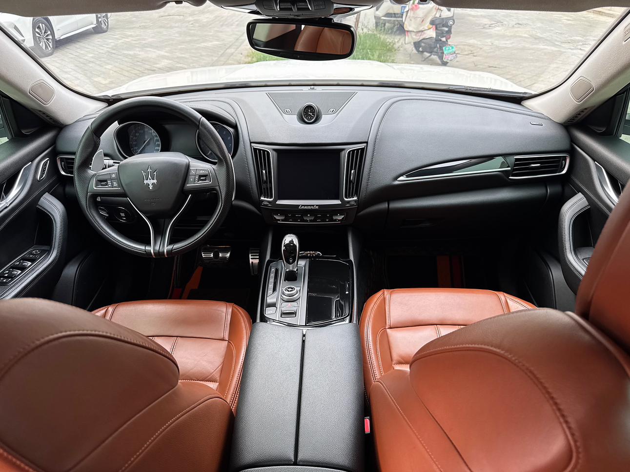 Maserati Levante 2017 thumb 10