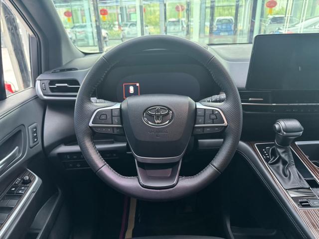 Toyota Granvia 2024 thumb 10