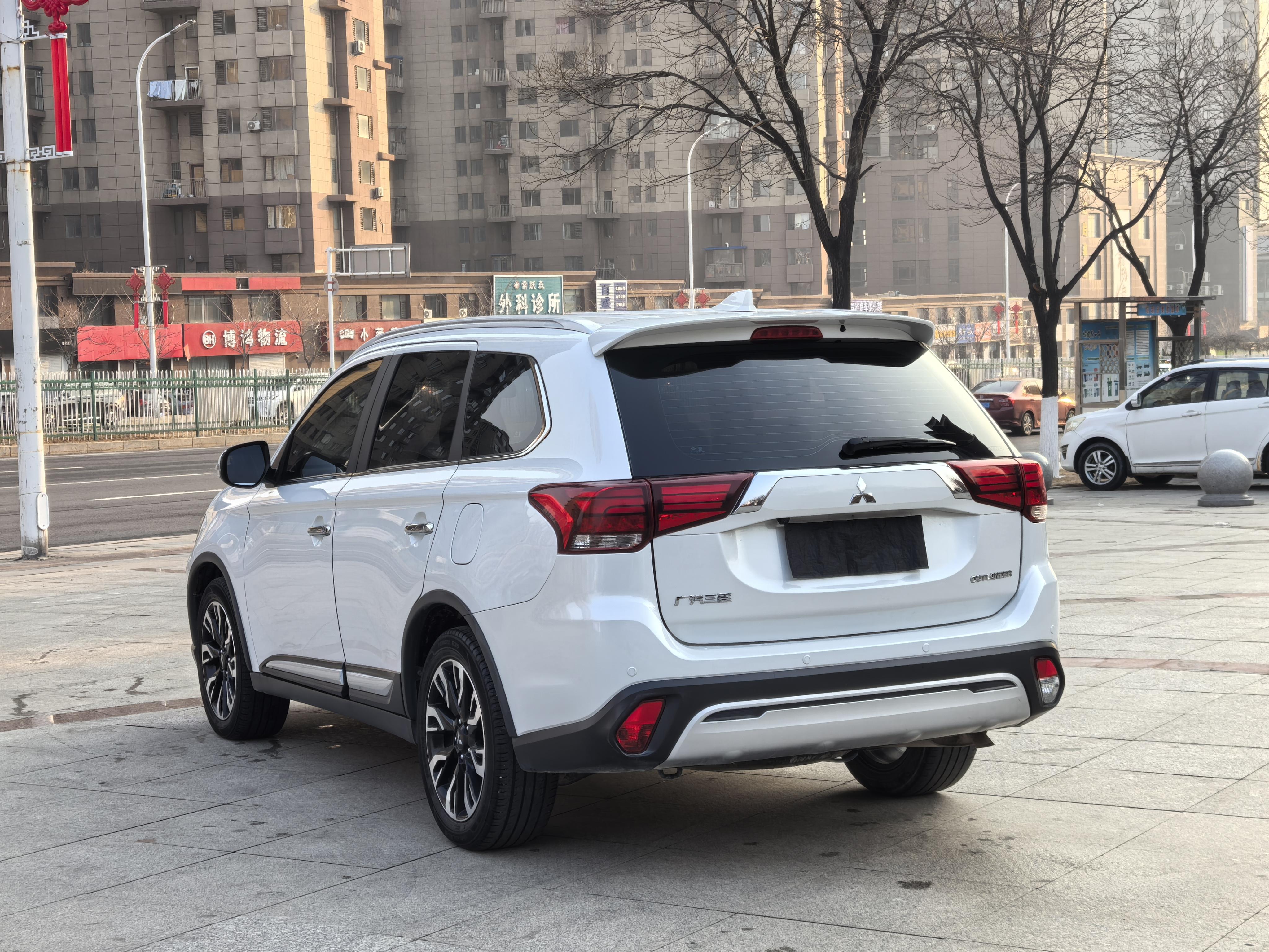 Mitsubishi Outlander 2019 thumb 2