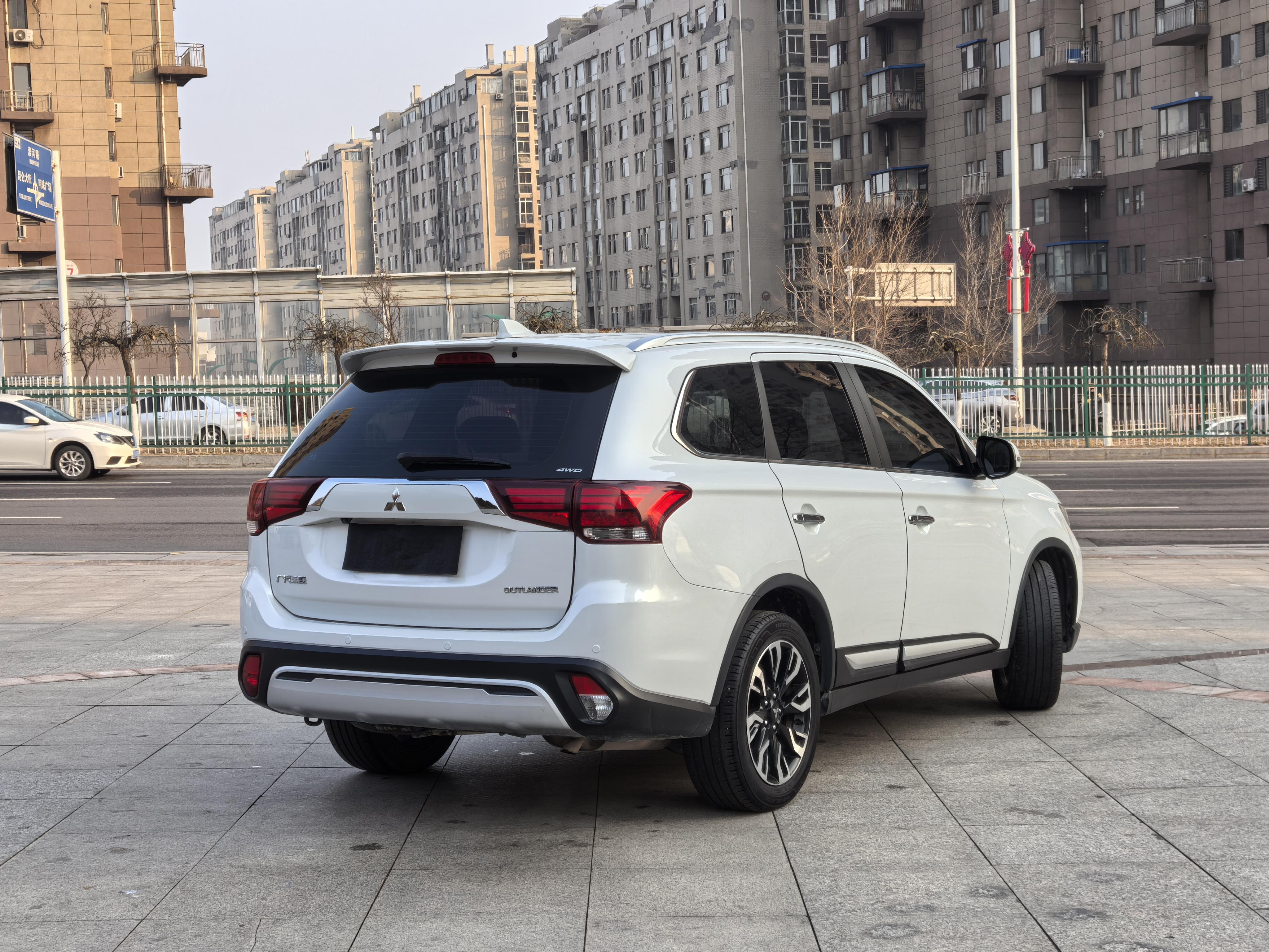 Mitsubishi Outlander 2019 thumb 4