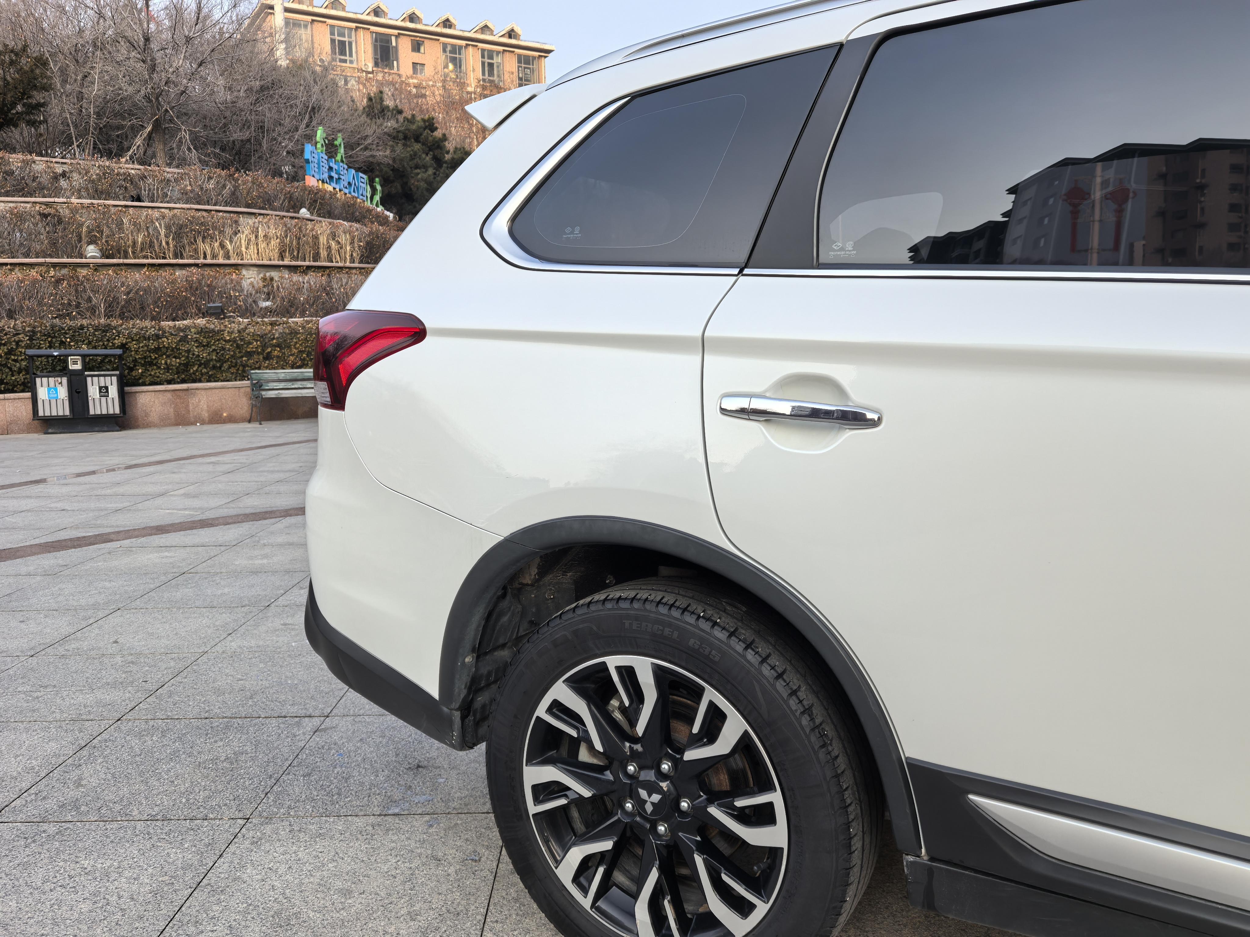 Mitsubishi Outlander 2019 thumb 5