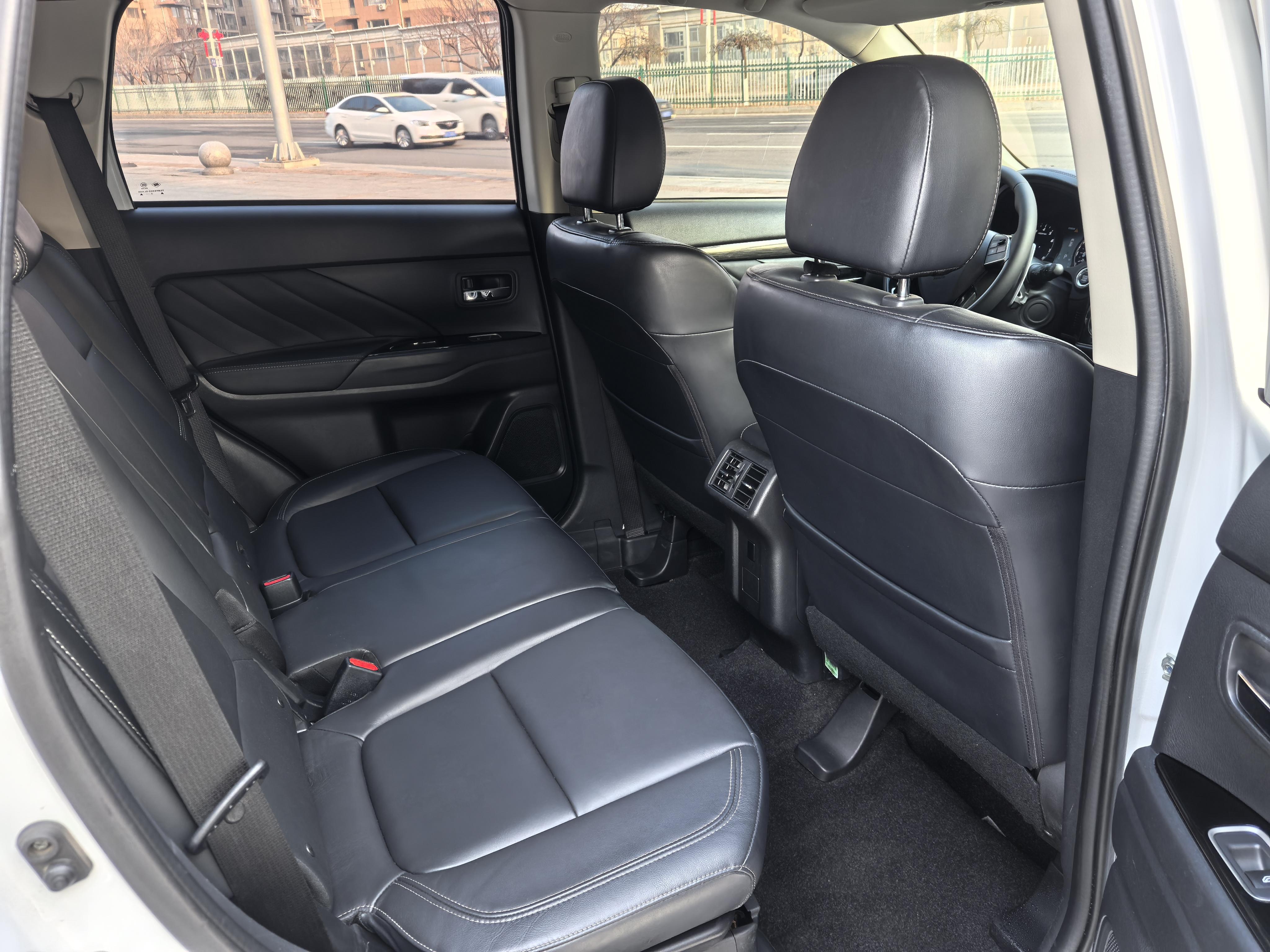 Mitsubishi Outlander 2019 thumb 11