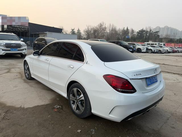 Mercedes-Benz C-Class 2019 thumb 12