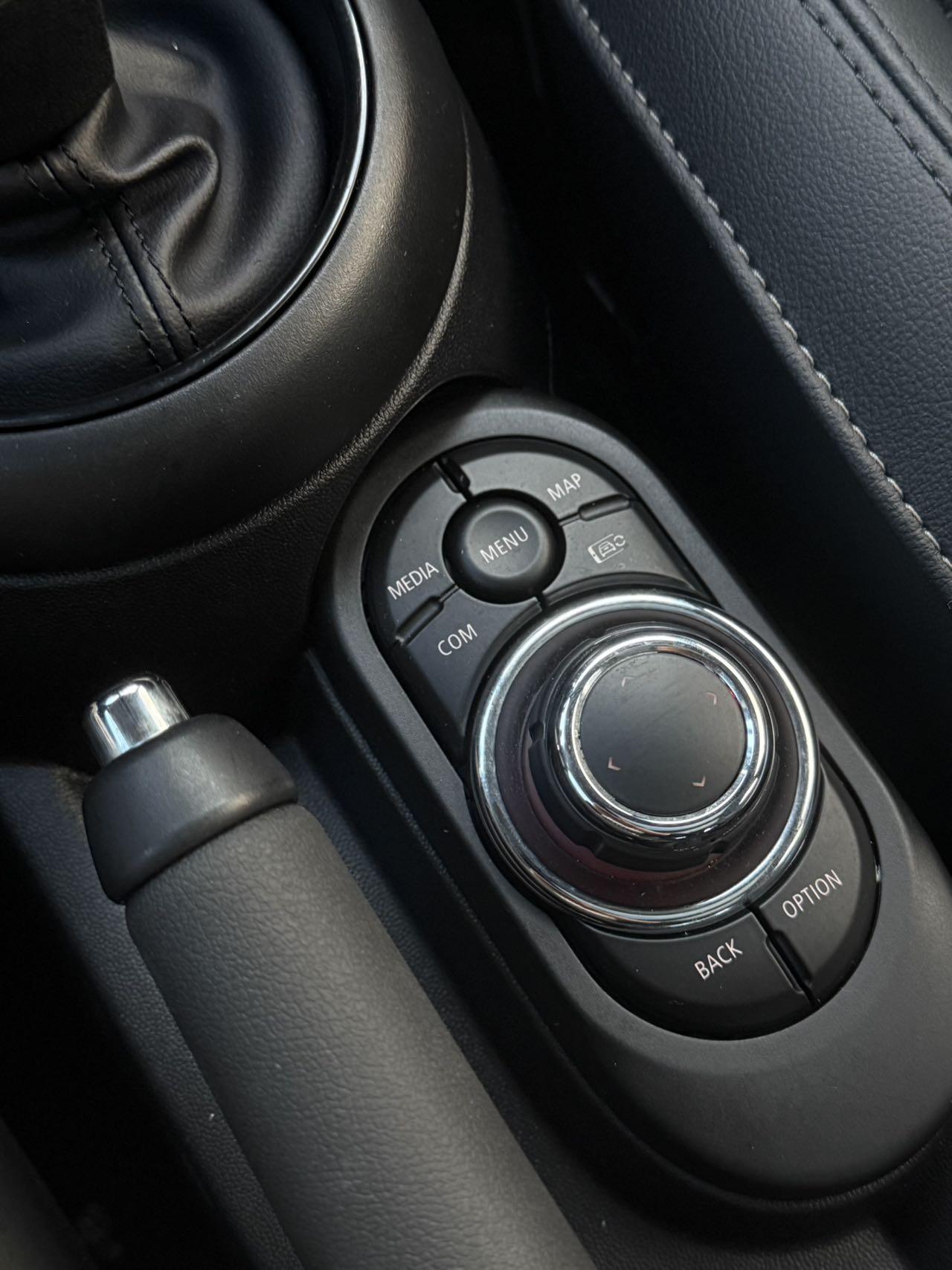 Mini Hatch 2015 thumb 12