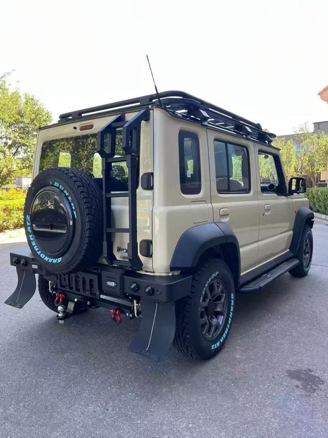 Suzuki Jimny 2025 thumb 4