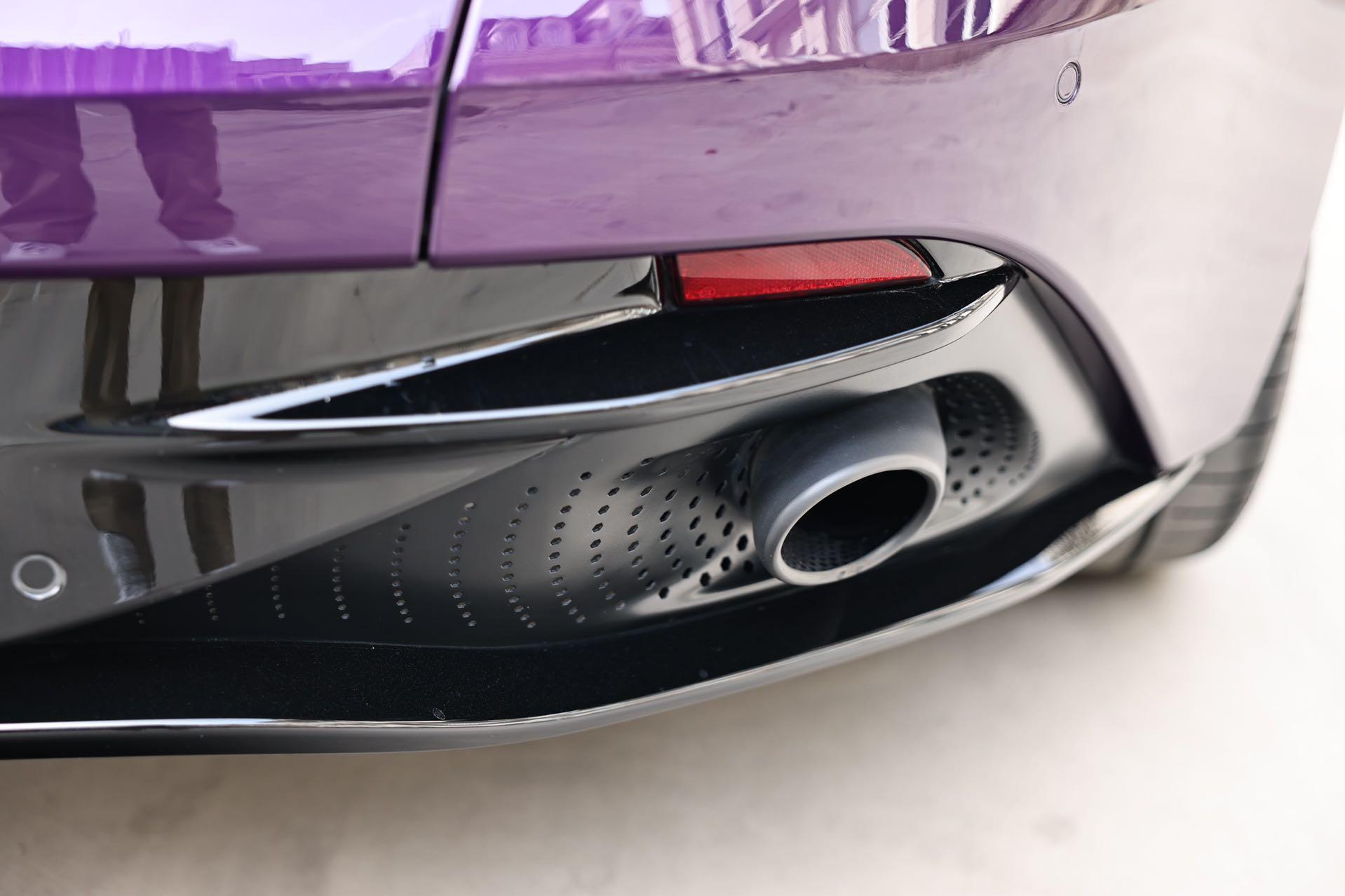 Aston Martin DB12 2024 thumb 5