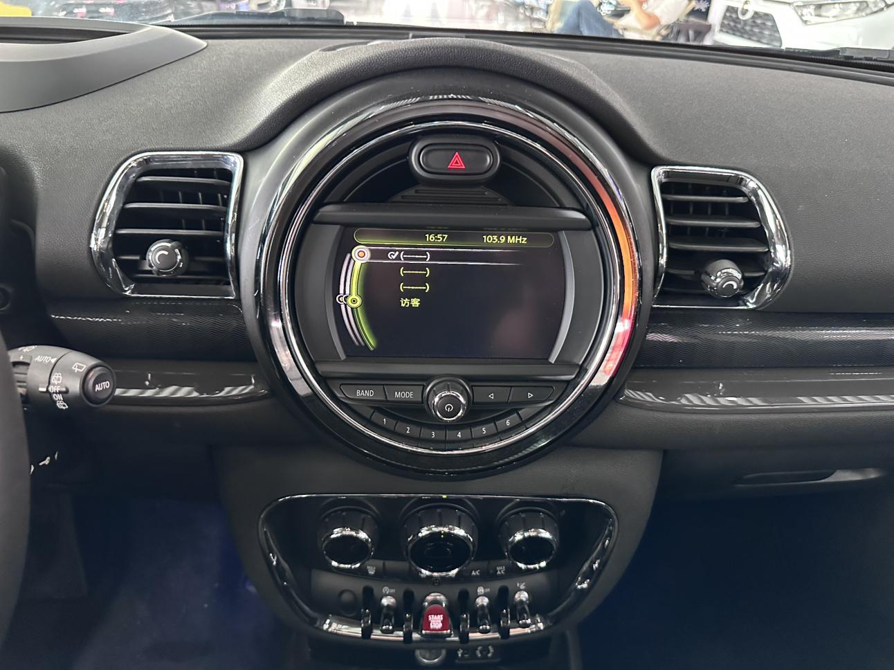 Mini Clubman 2017 thumb 10