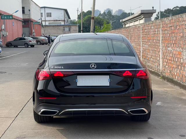 Mercedes-Benz E-Class 2024 thumb 3