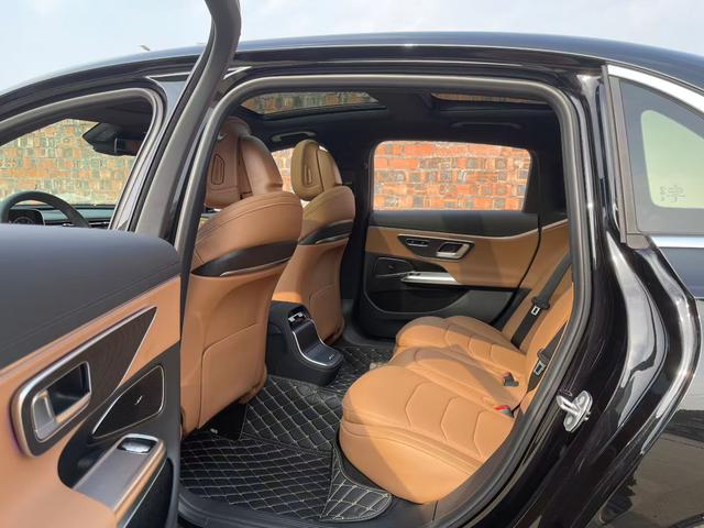 Mercedes-Benz E-Class 2024 thumb 6