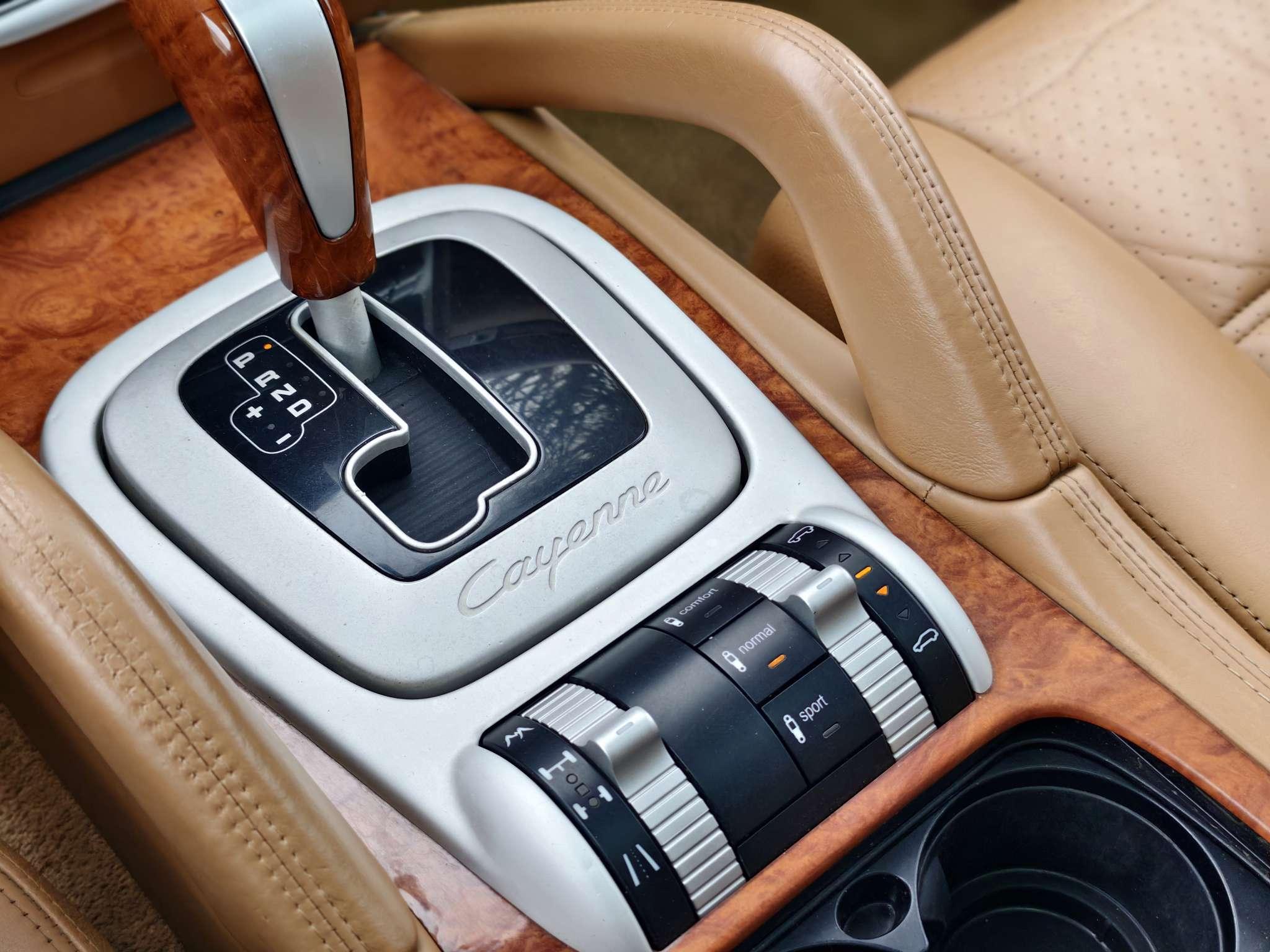 Porsche Cayenne 2006 thumb 10
