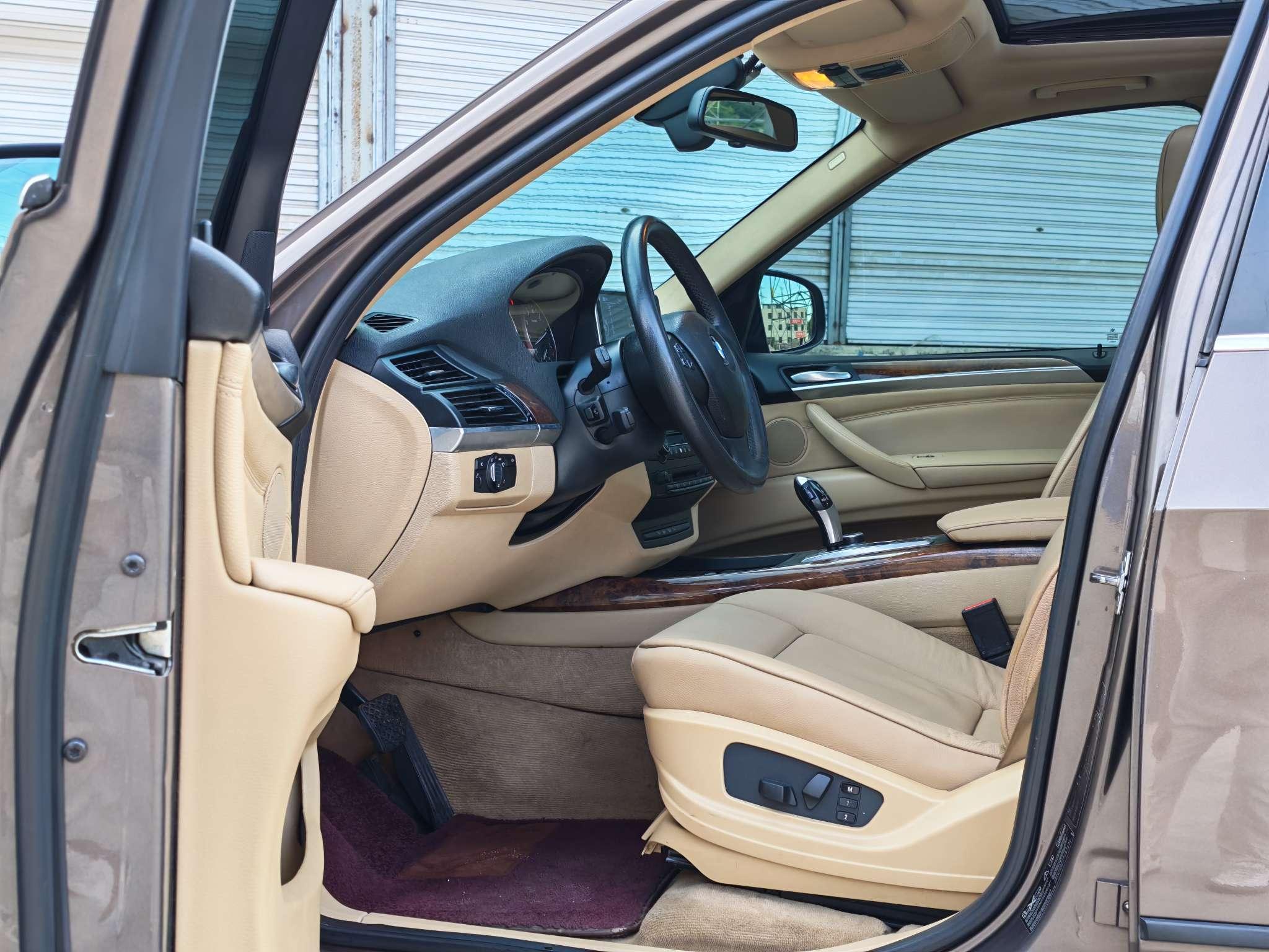 BMW X5 2011 thumb 8