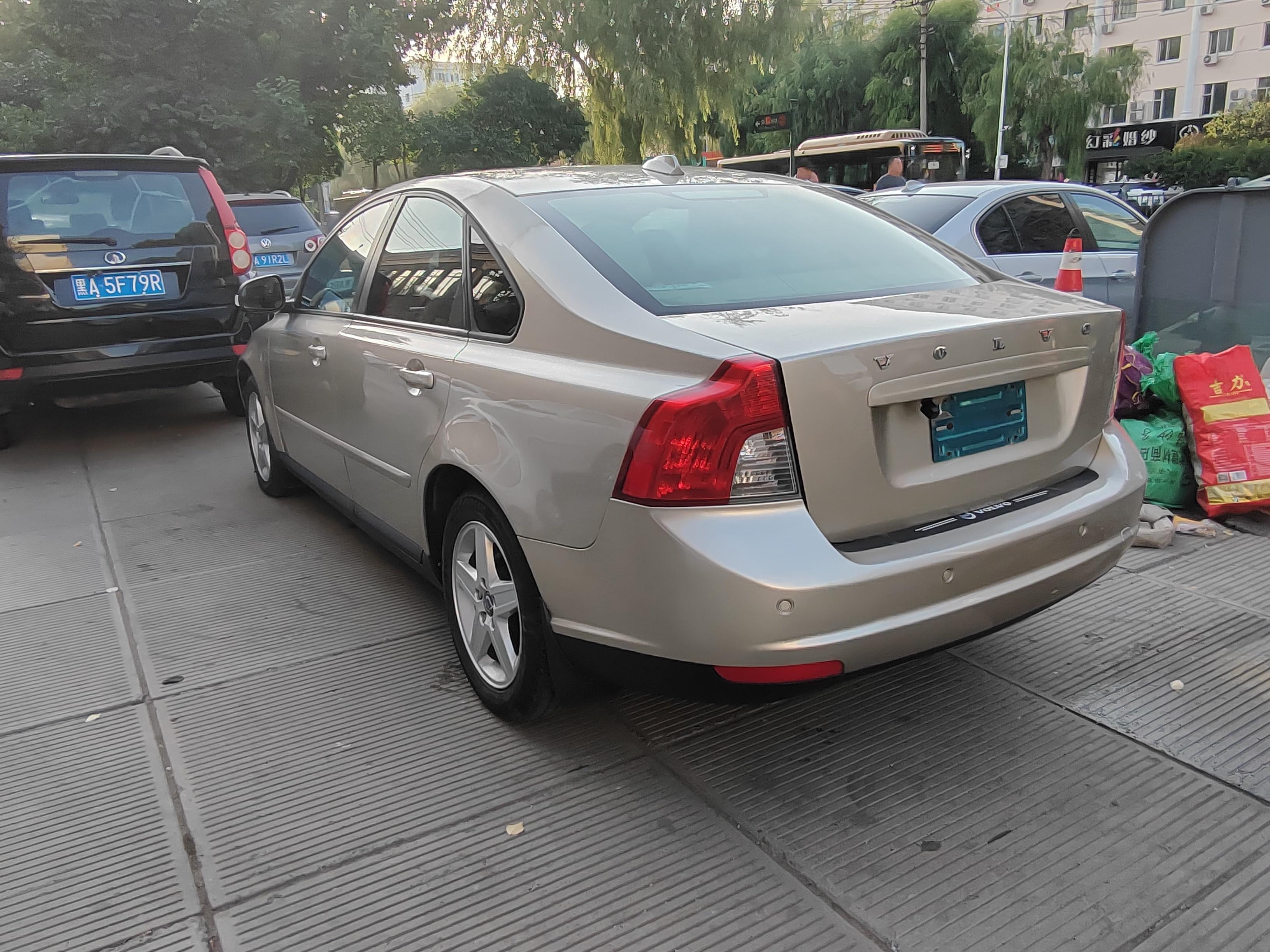Volvo S40 2011 thumb 2
