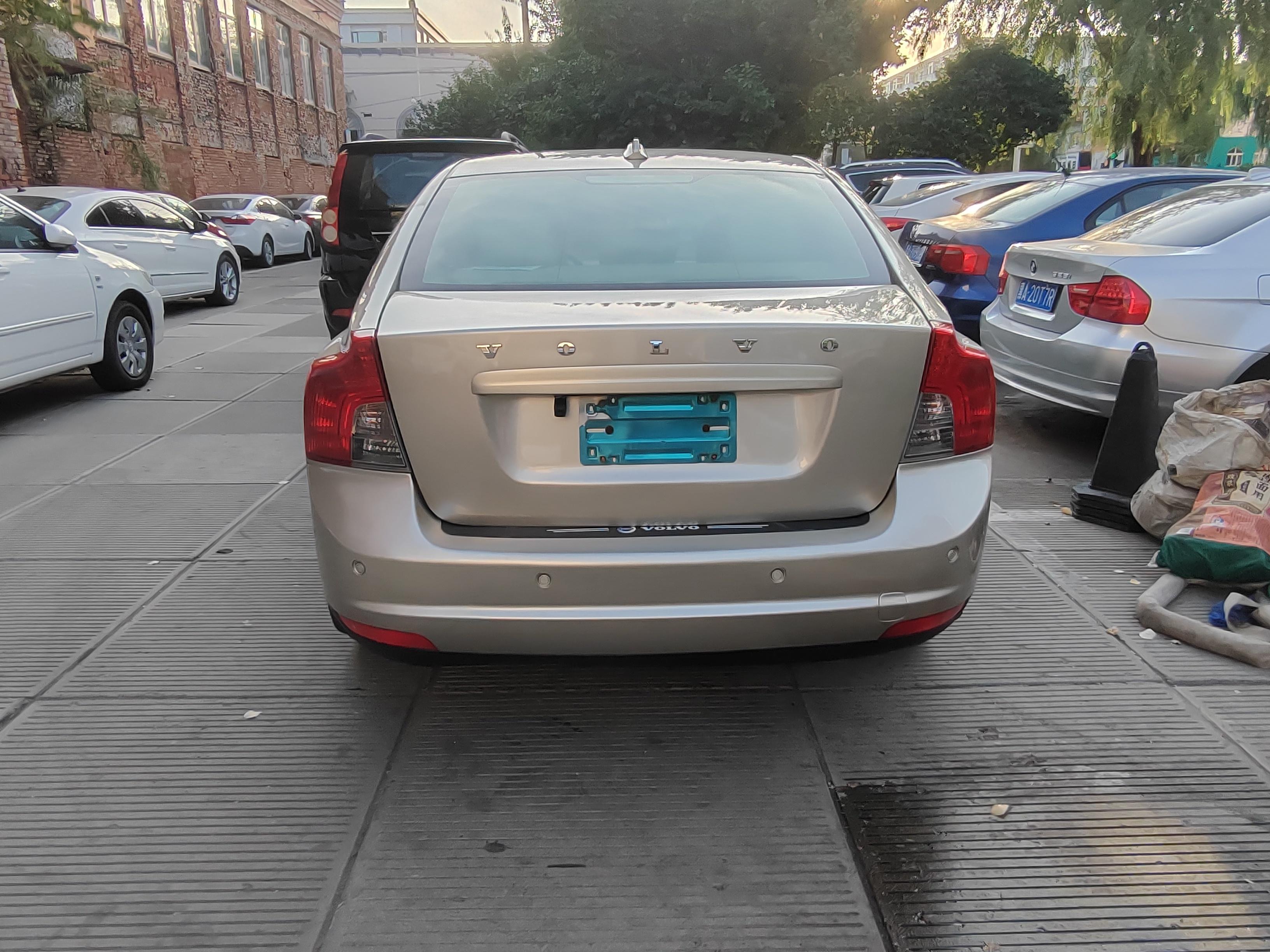Volvo S40 2011 thumb 3
