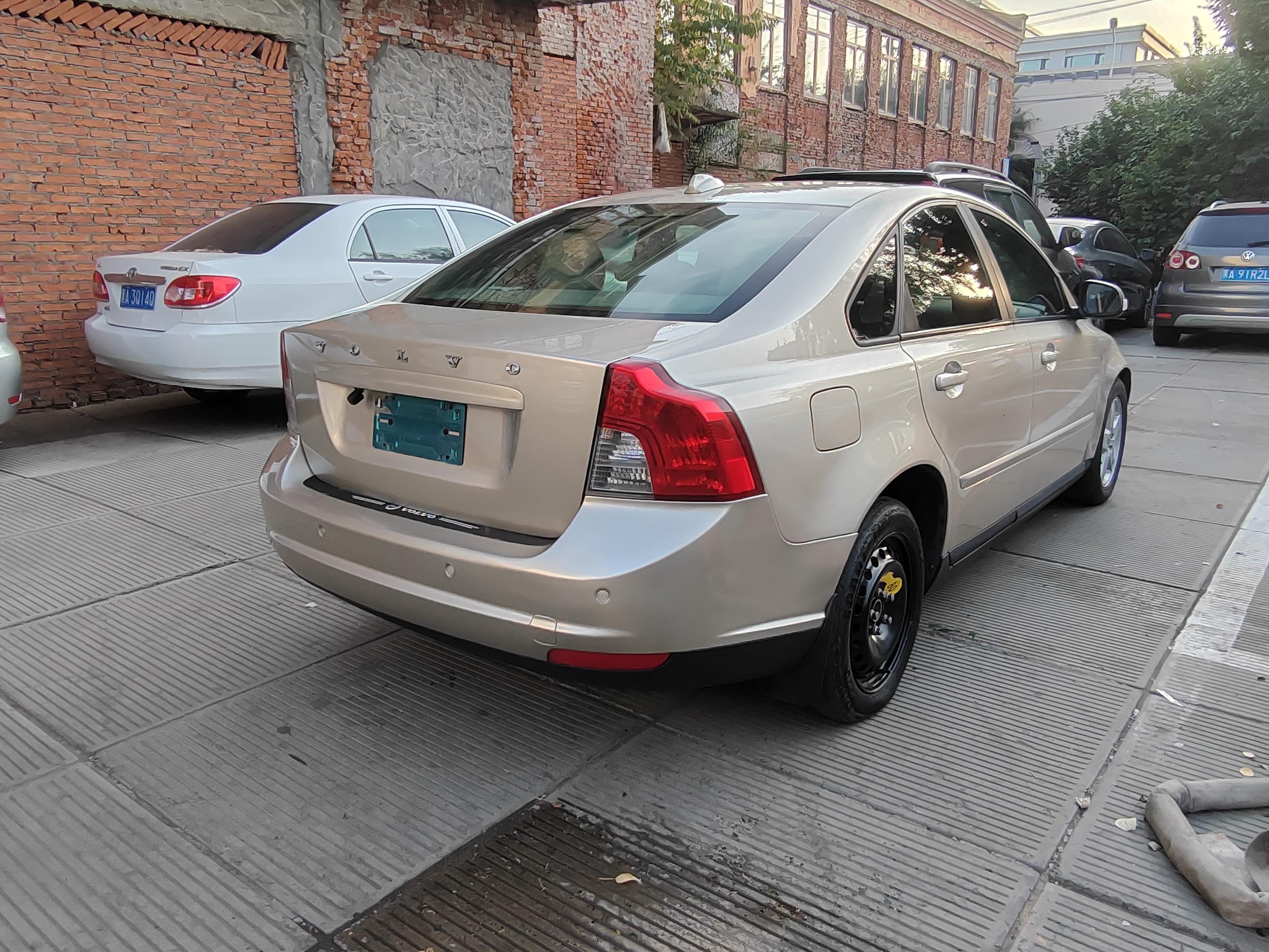 Volvo S40 2011 thumb 4