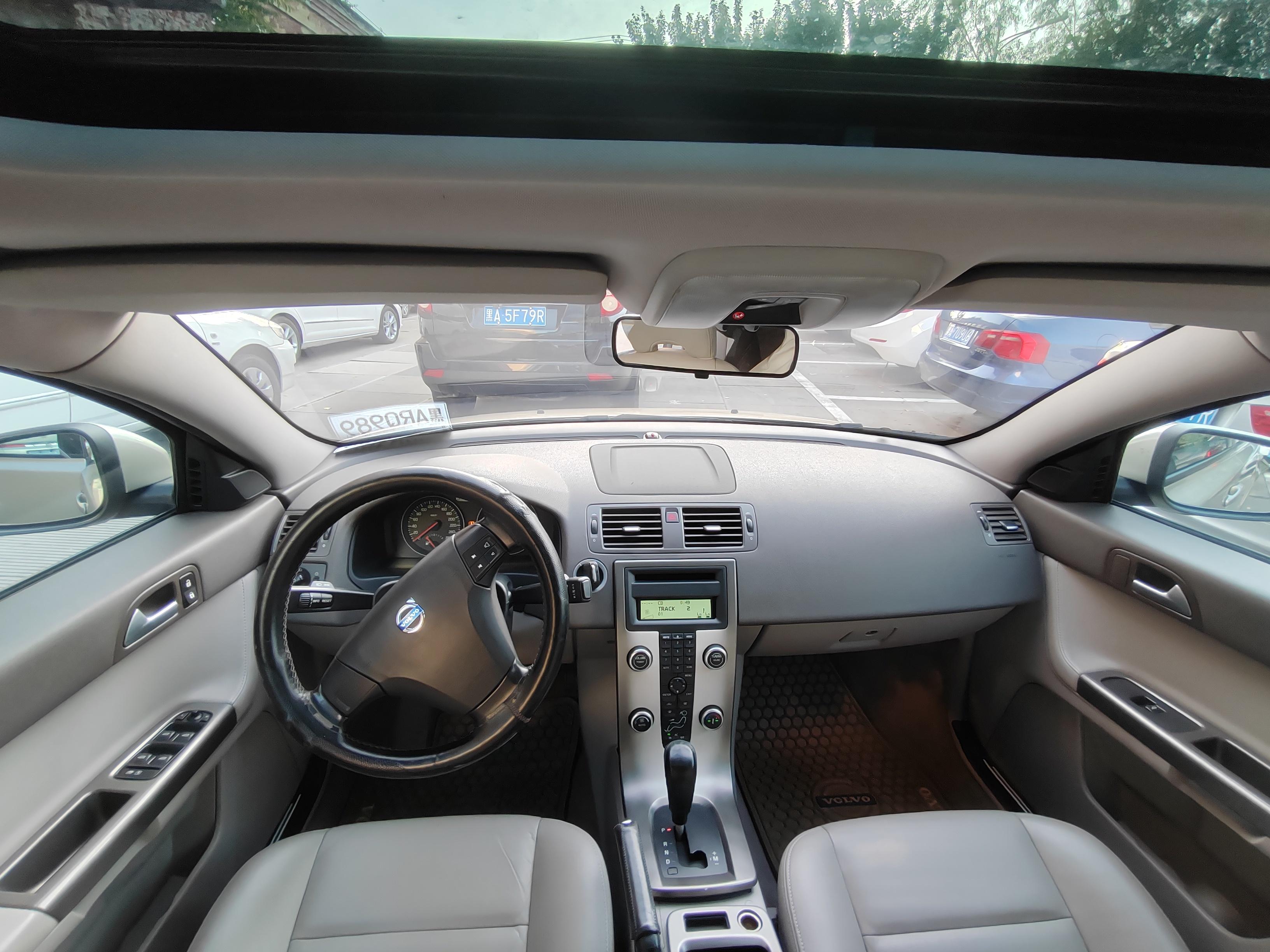Volvo S40 2011 thumb 5