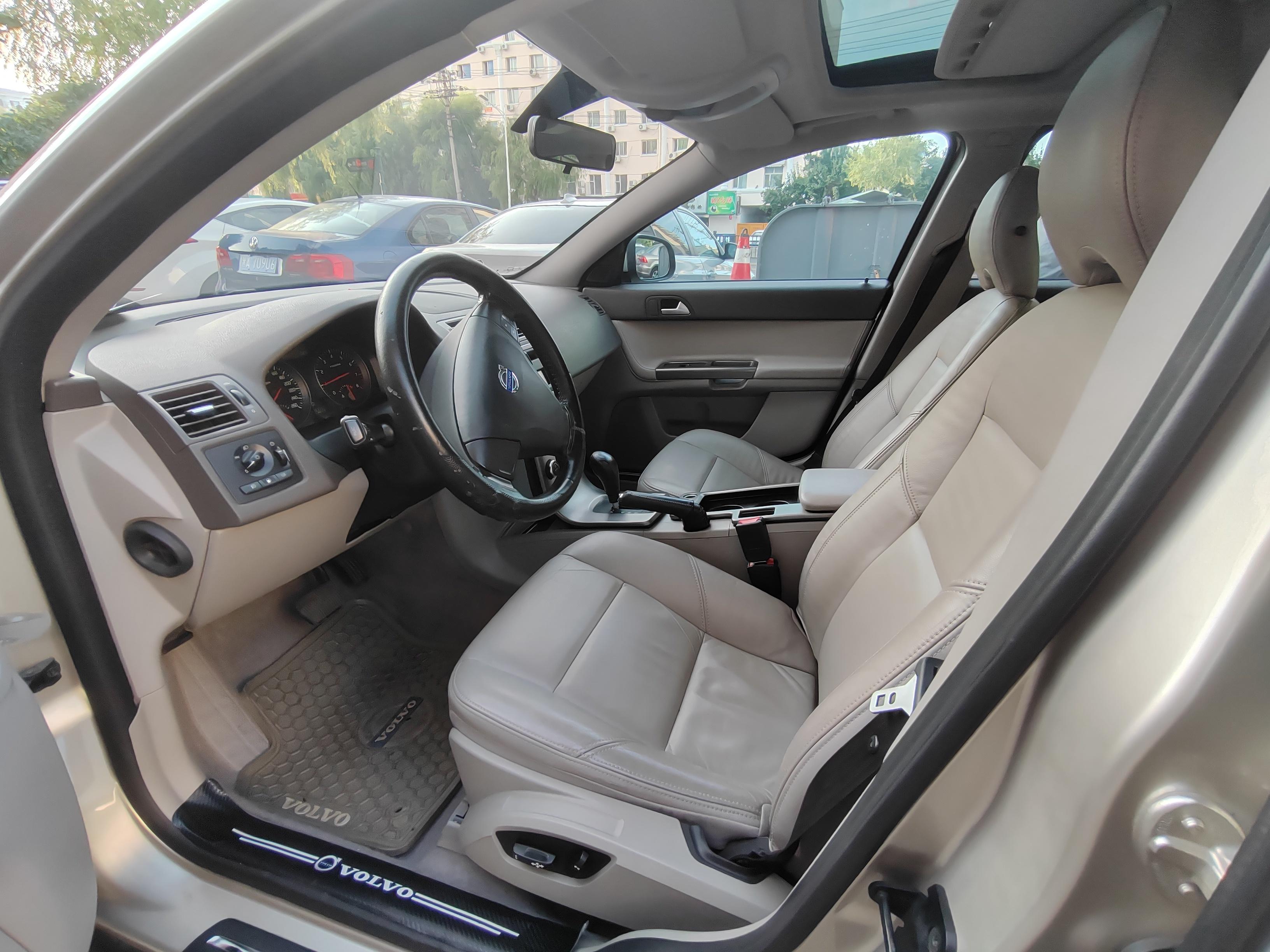 Volvo S40 2011 thumb 6