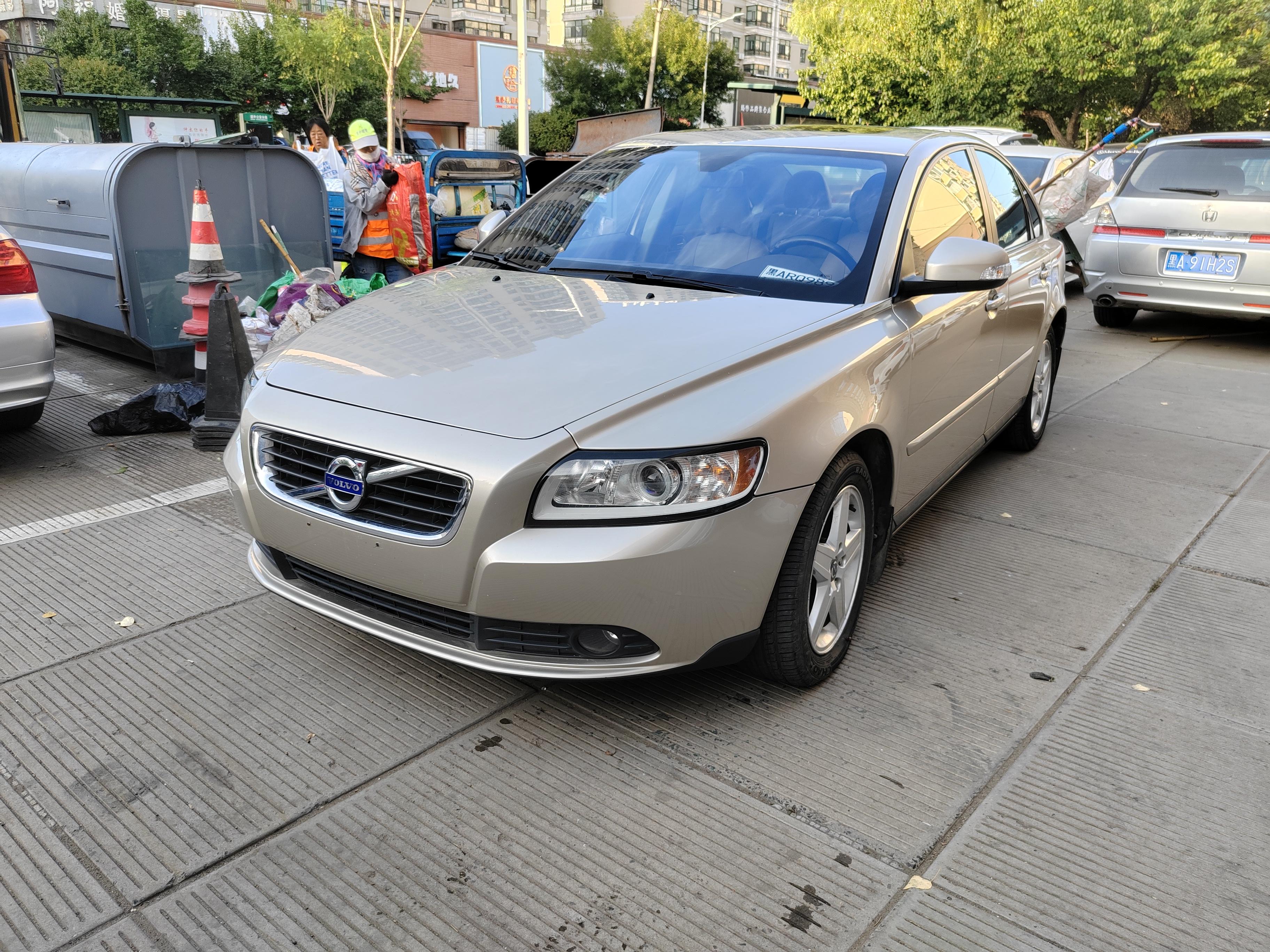 Volvo S40 2011 thumb 8
