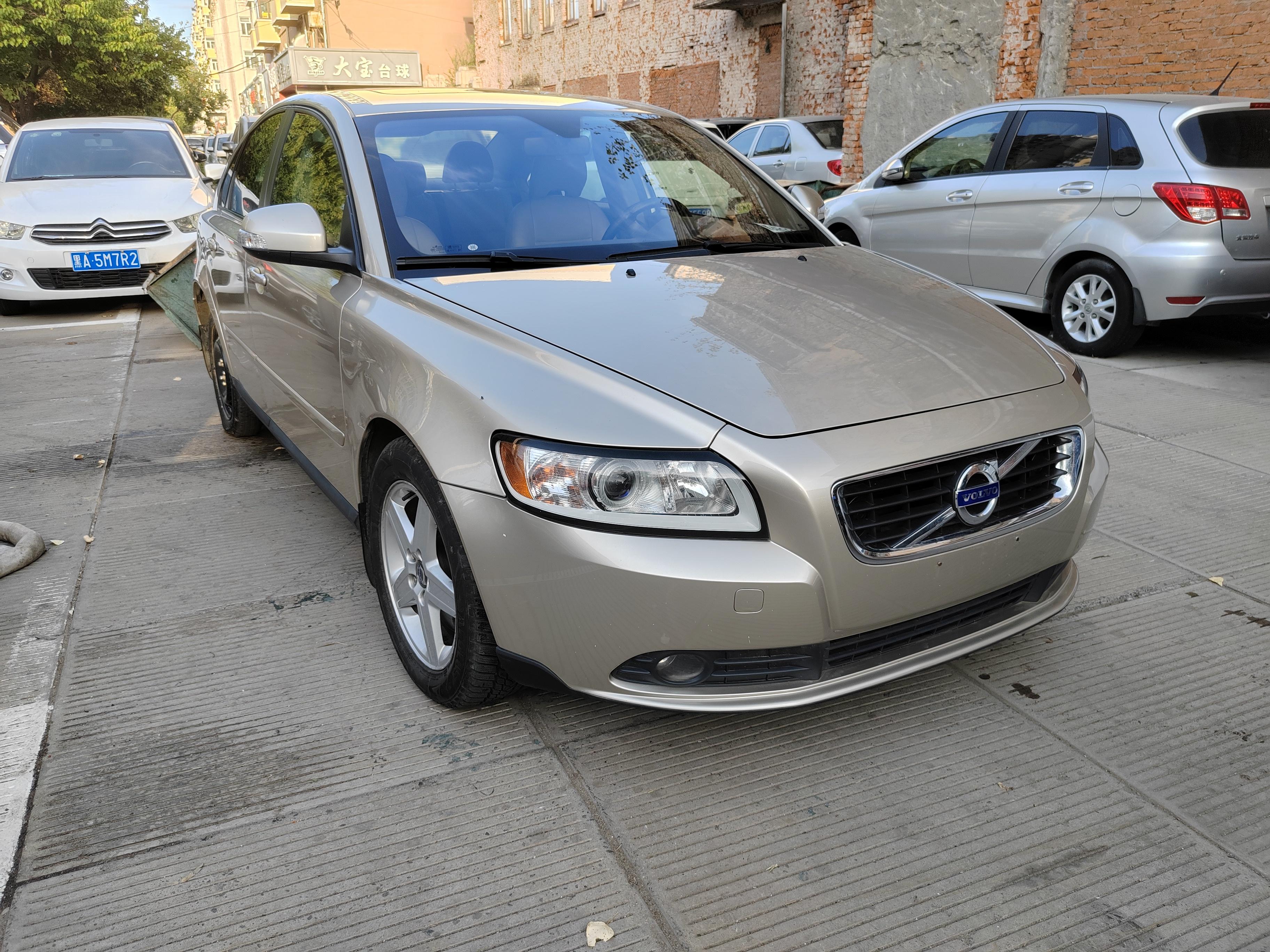 Volvo S40 2011 thumb 10