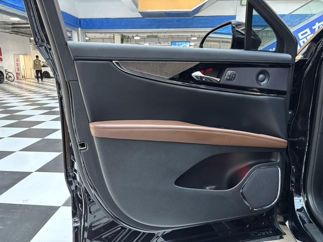 Lincoln Navigator 2021 thumb 2