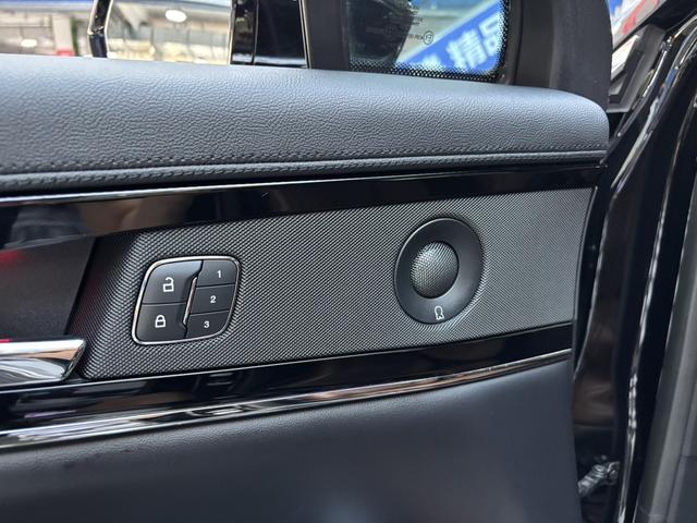 Lincoln Navigator 2021 thumb 3
